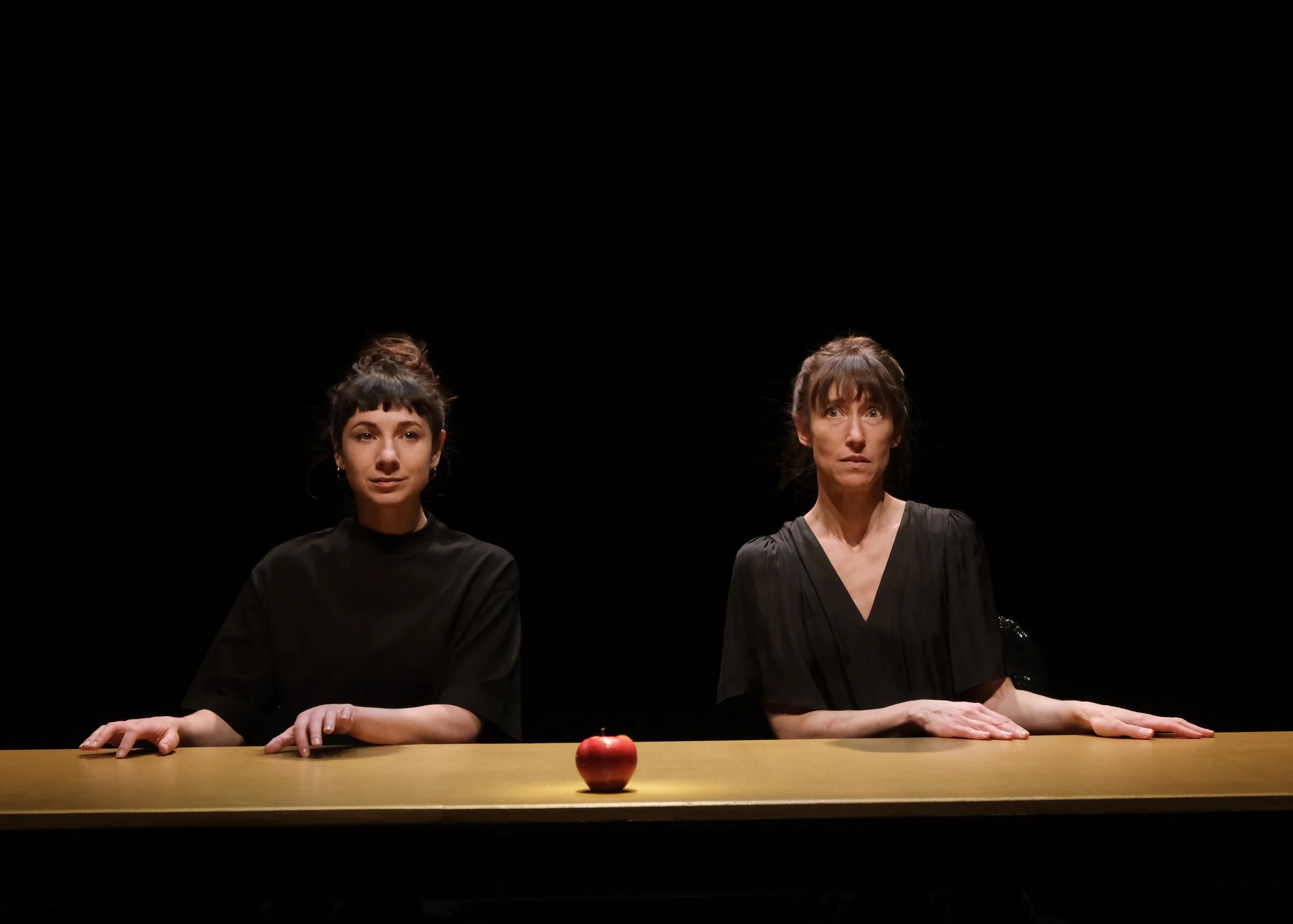 PAN_La Pomme Empoisonnée1_Philippe Pache (1).jpg