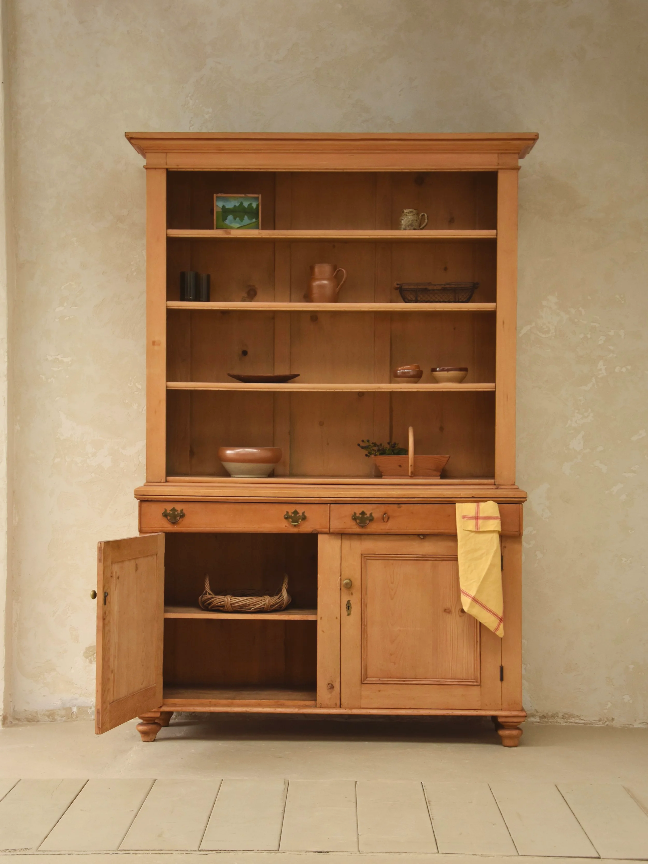 VICTORIAN PINE DRESSER