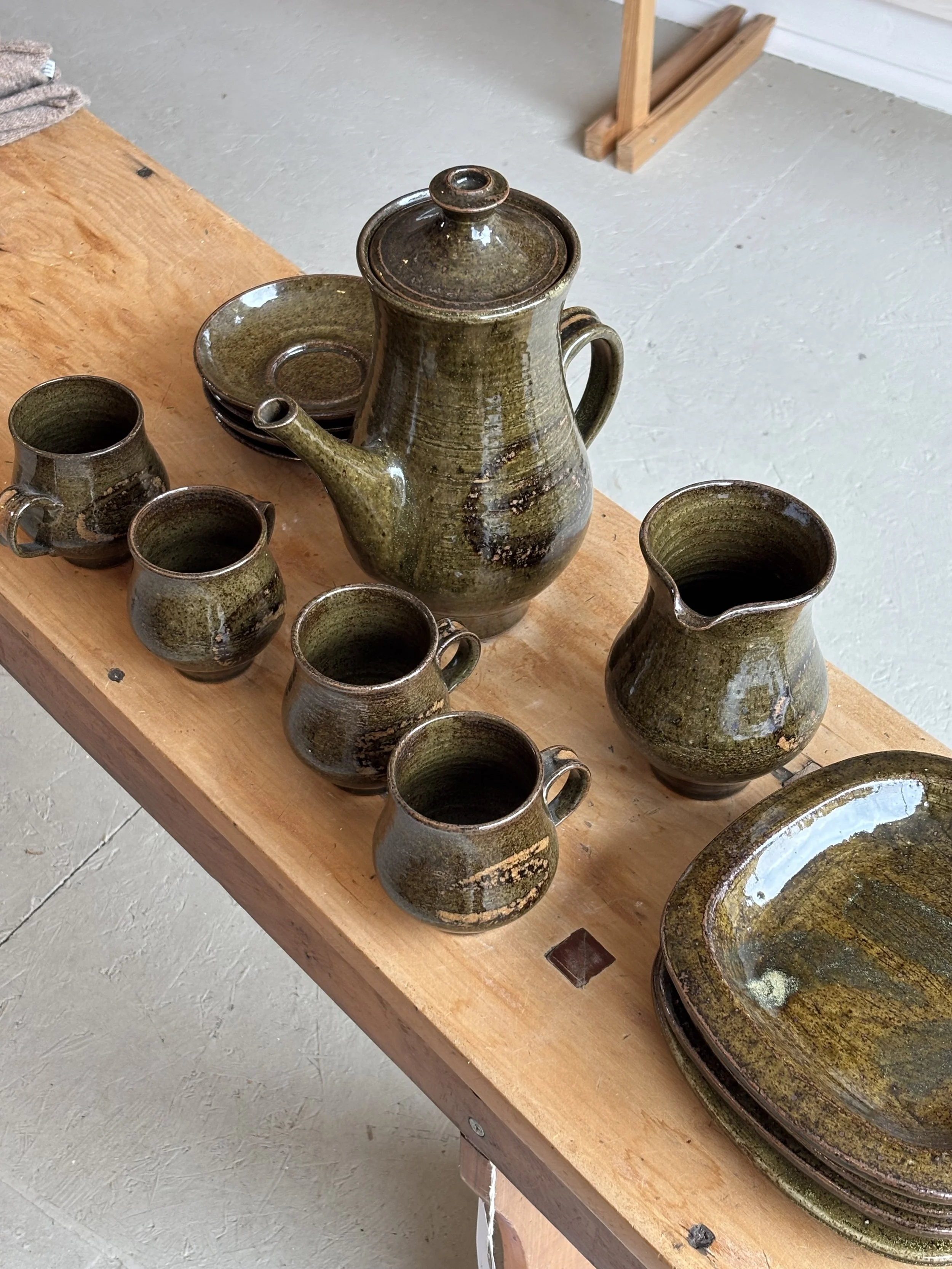 OLIVE STONEWARE SET