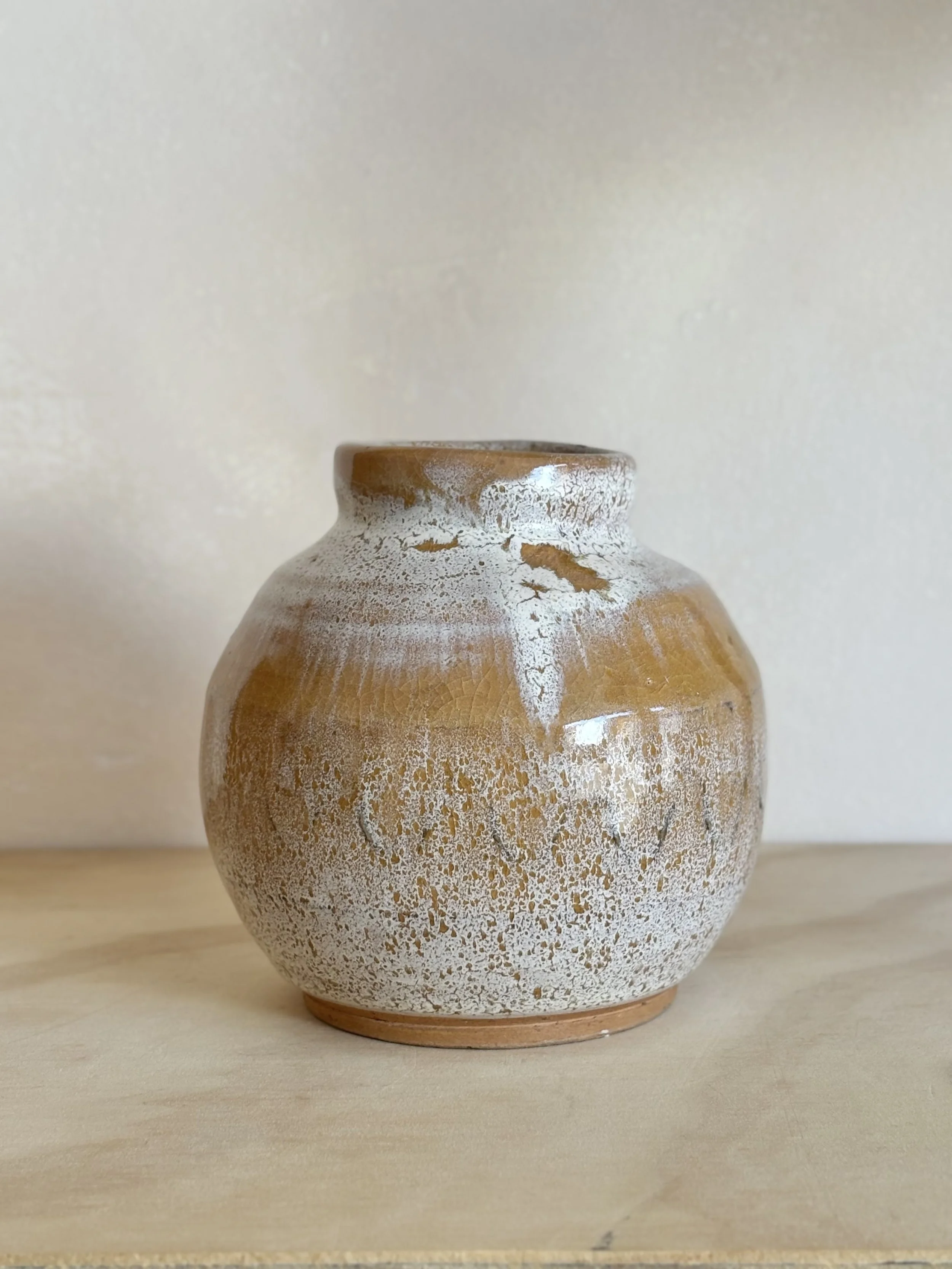 EARTHEN ROUND VASE