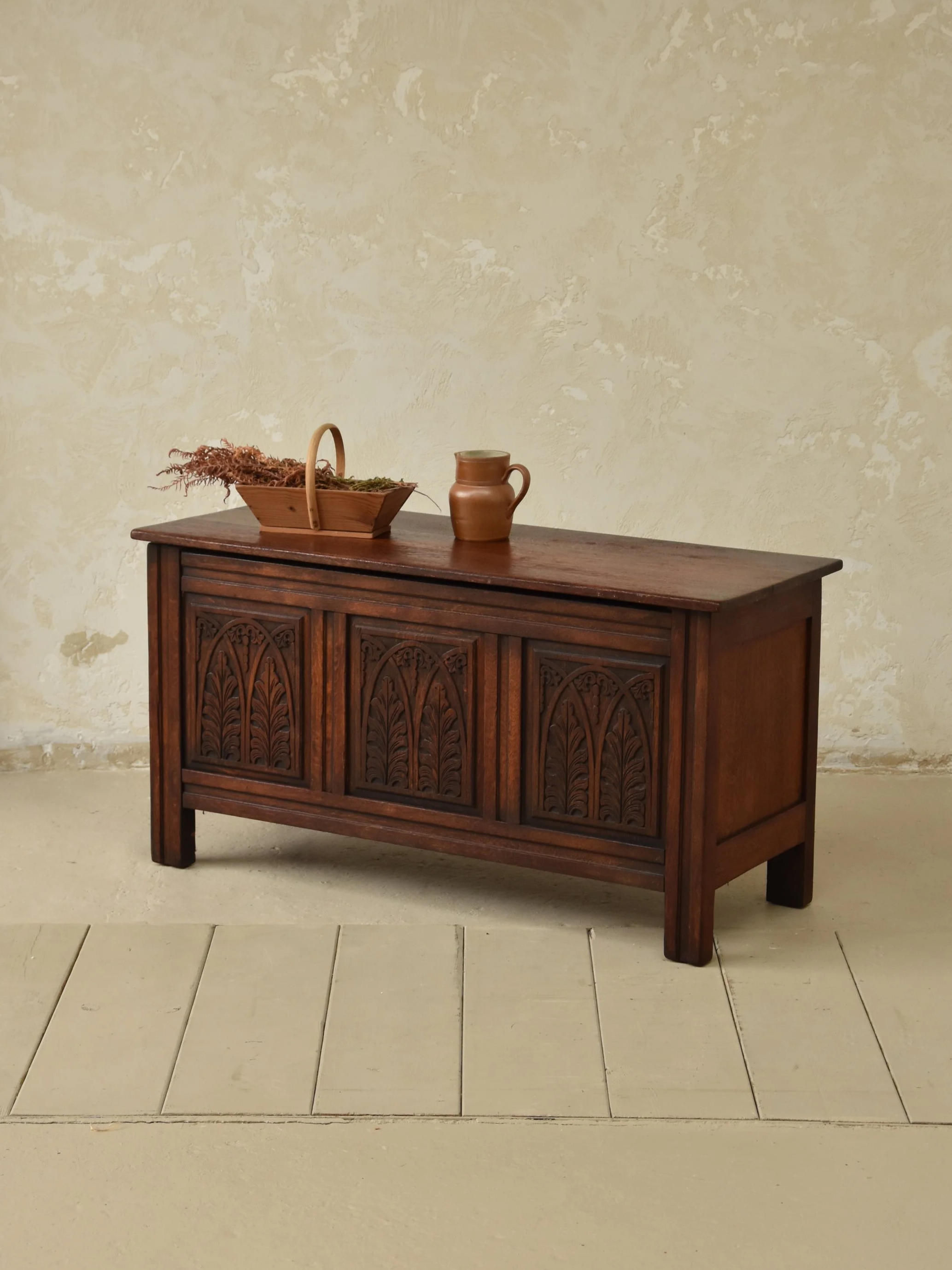THE CARVER'S CHEST