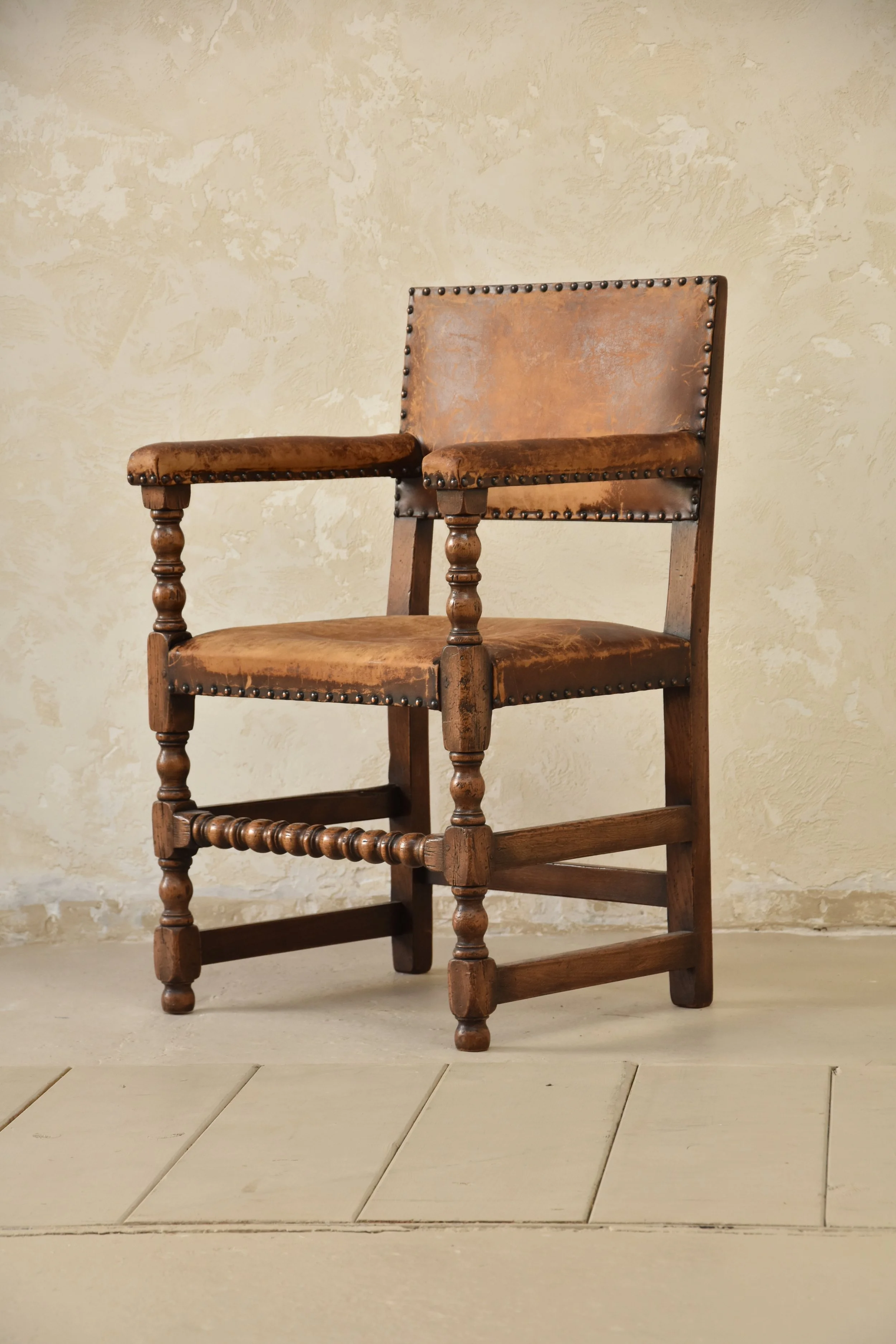 BOBBIN ARM CHAIR