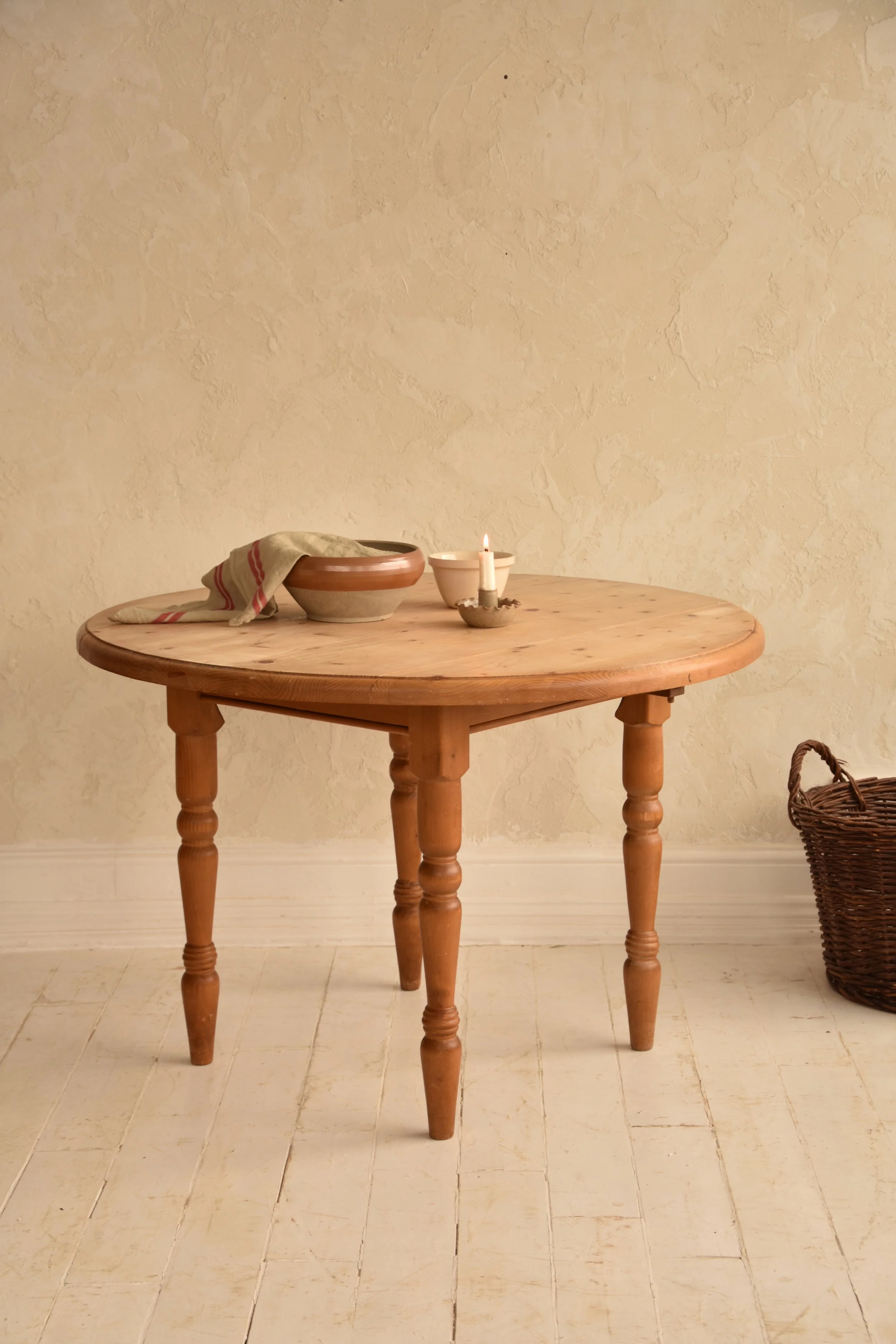 PINE BREAKFAST TABLE