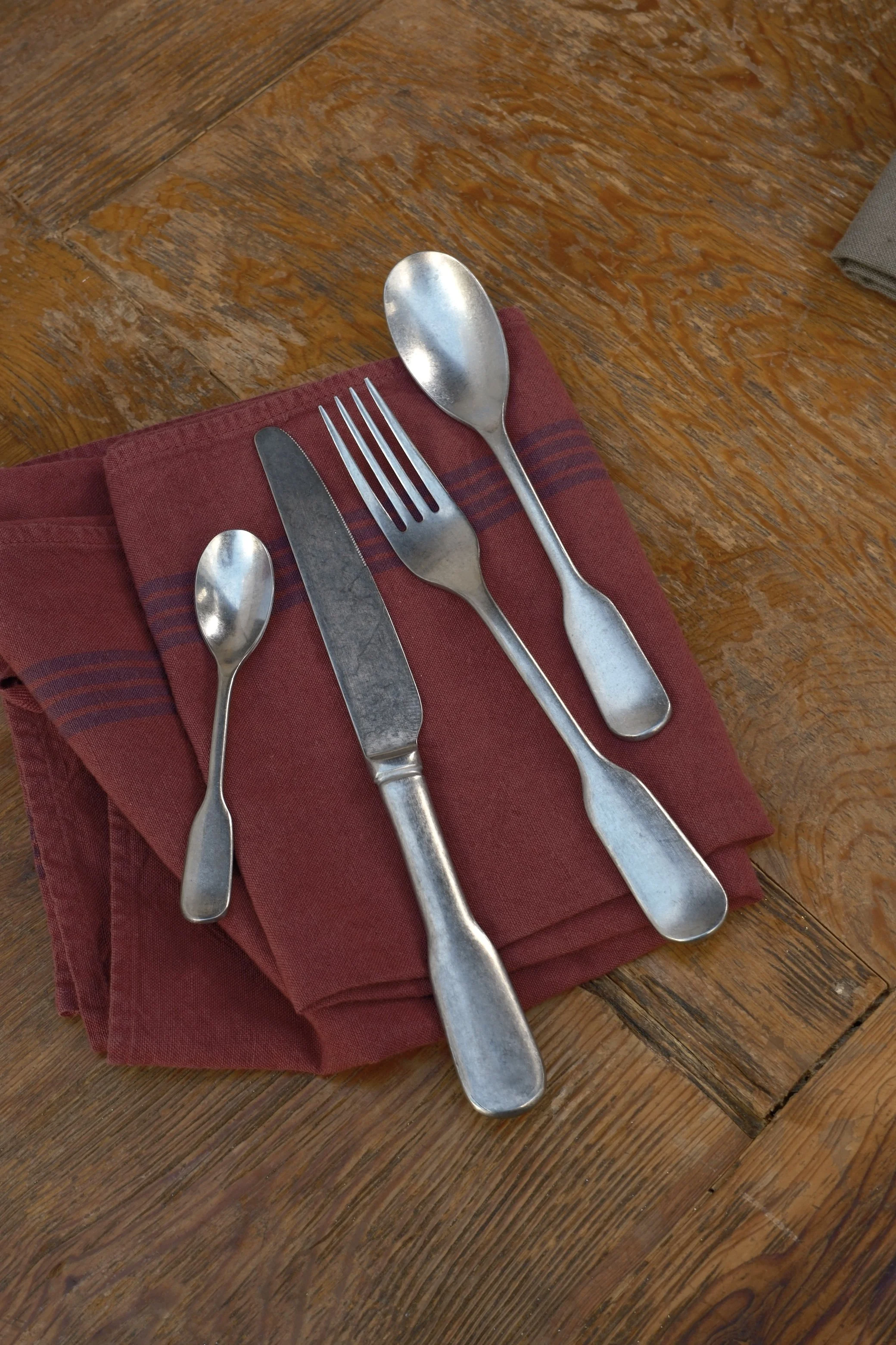 STONEWASHED 16 PIECE CUTLERY SET