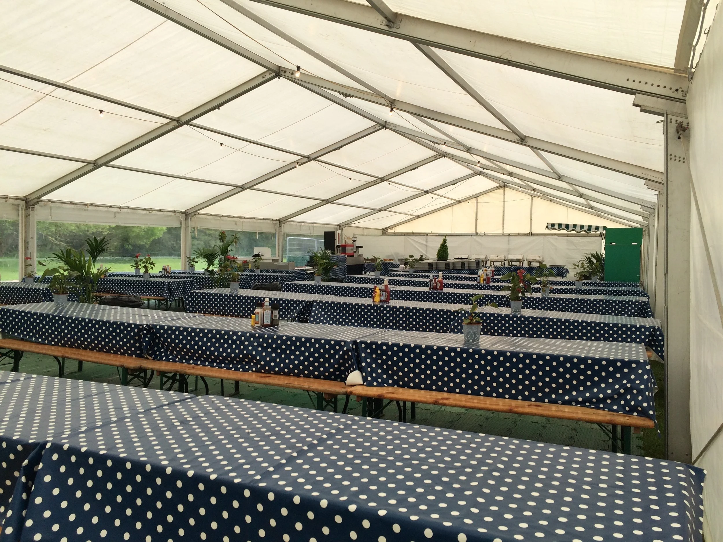 Oranssi carpenter using bench saw