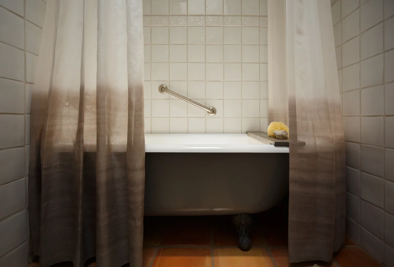 Vintage Bathtub with Ombre Shower Curtain (Copy)