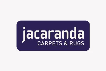 Logo mit dem Text "jacaranda carpets & rugs" auf dunklem Hintergrund.