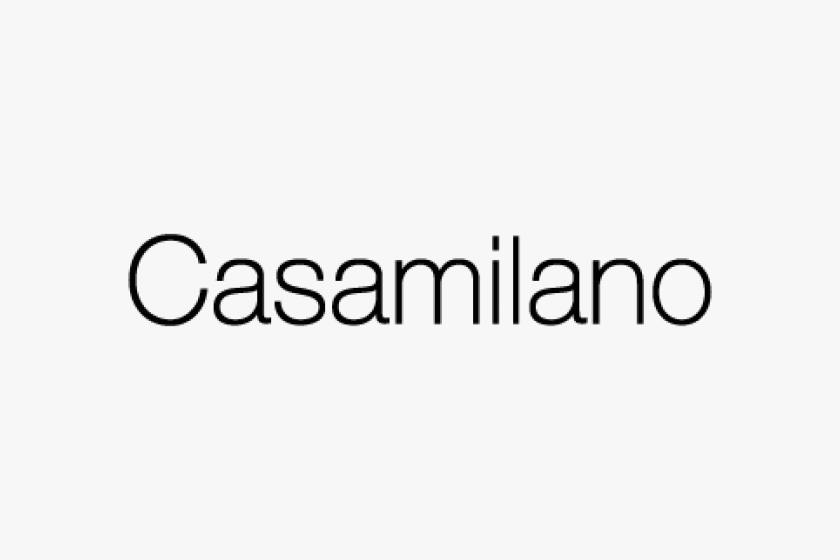 Das Bild zeigt das Wort 'Casamilo' in schwarzer Schrift auf hellem Hintergrund.