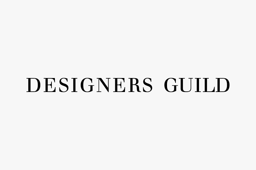 Schriftzug: DESIGNERS GUILD auf hellem Hintergrund