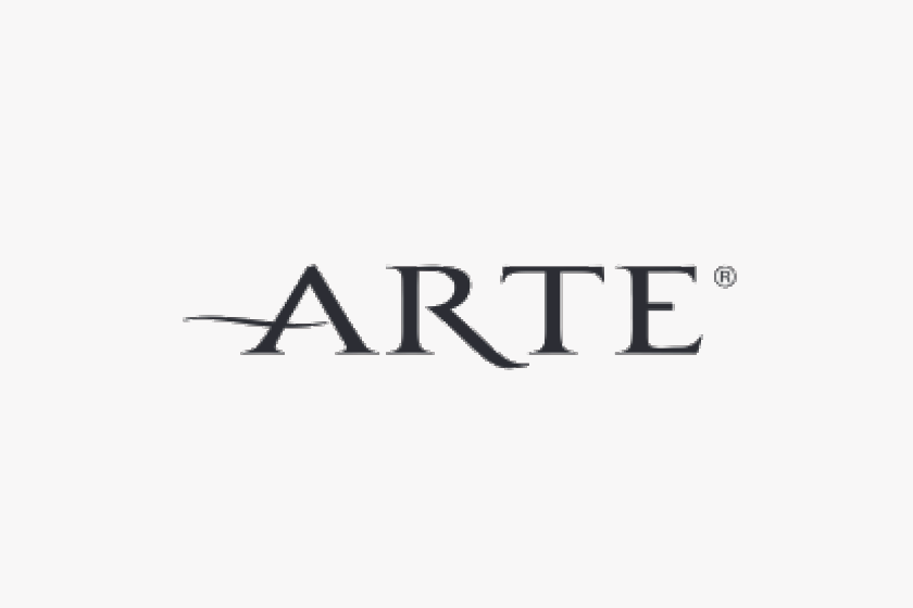 Das Bild zeigt das Logo des Wortes "ARTE" in schwarzer Schrift auf weißem Hintergrund.