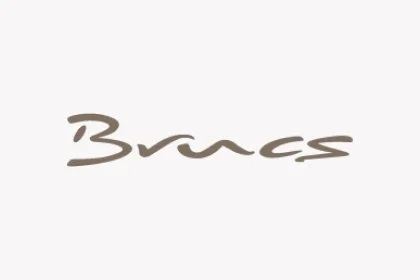 Unterschrift oder Logo mit dem Wort 'Braces' in Schreibschrift