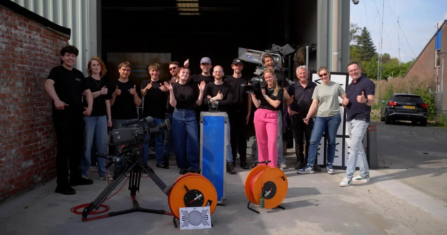 🎬 NotJustBroadcast Crewdag

8 geselecteerde talenten mochten een hele dag werken aan cameravoering, 8-en en bossen onder begeleiding van @cameramanedwin, @alicianinthelubbers en onze eigen @rick.dmn &amp; @romanhageman 

🏆 Martijn Norder &amp; Luca
