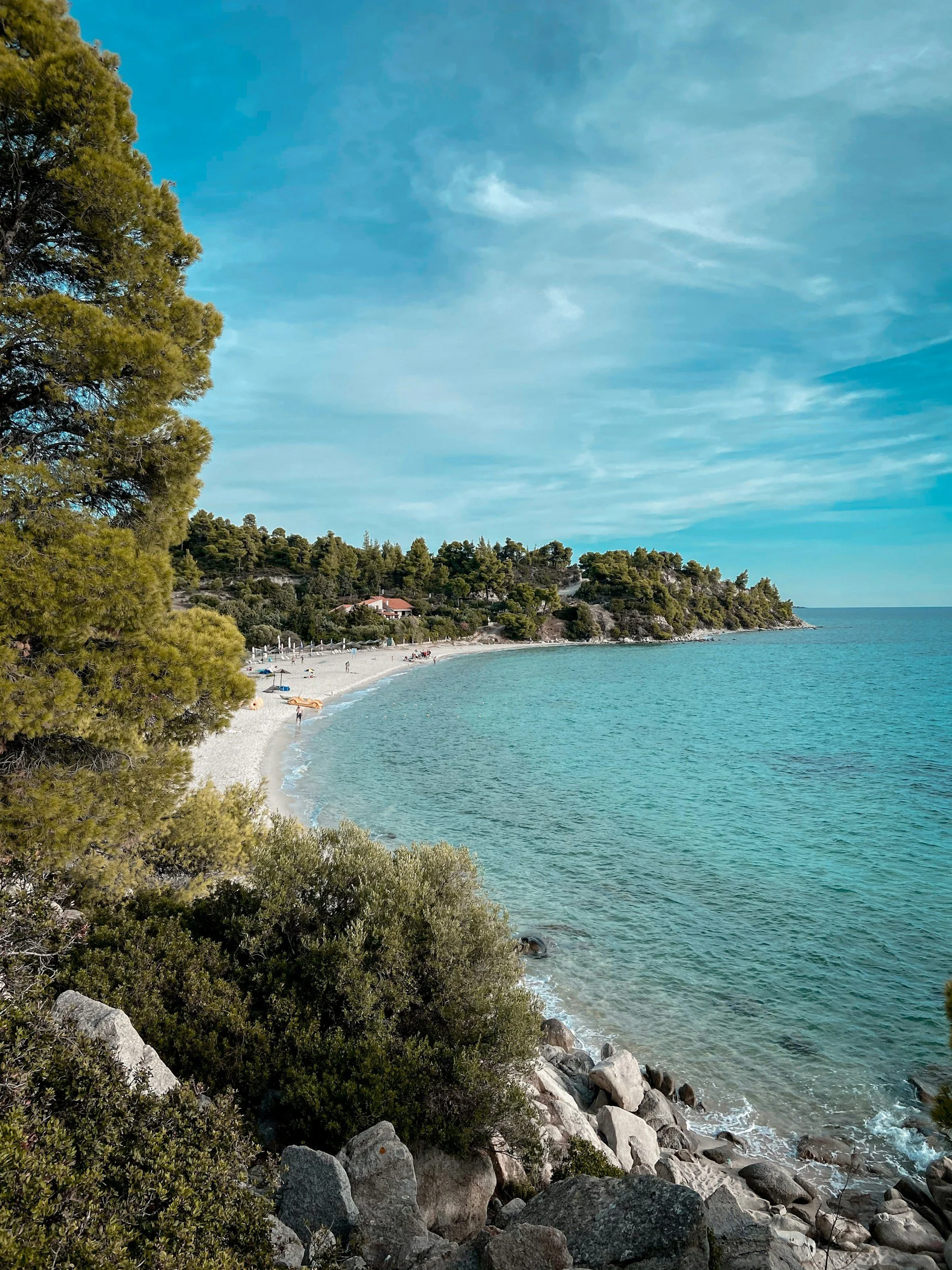 Pourquoi la Sithonie est une destination à part (et pourquoi elle ne convient pas à tout le monde)