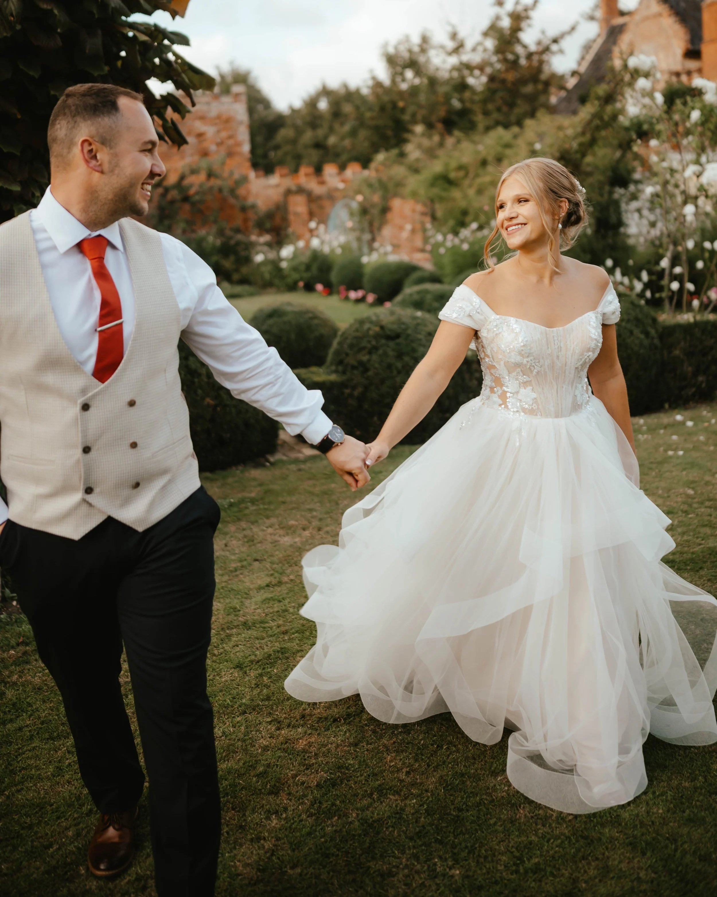 Wedding day today and I&rsquo;m heading back to the gorgeous Elms Barn! 

I always love photographing weddings at this beautiful venue, and I&rsquo;m excited to be back for another day full of happy moments, big smiles, and plenty of celebrations.