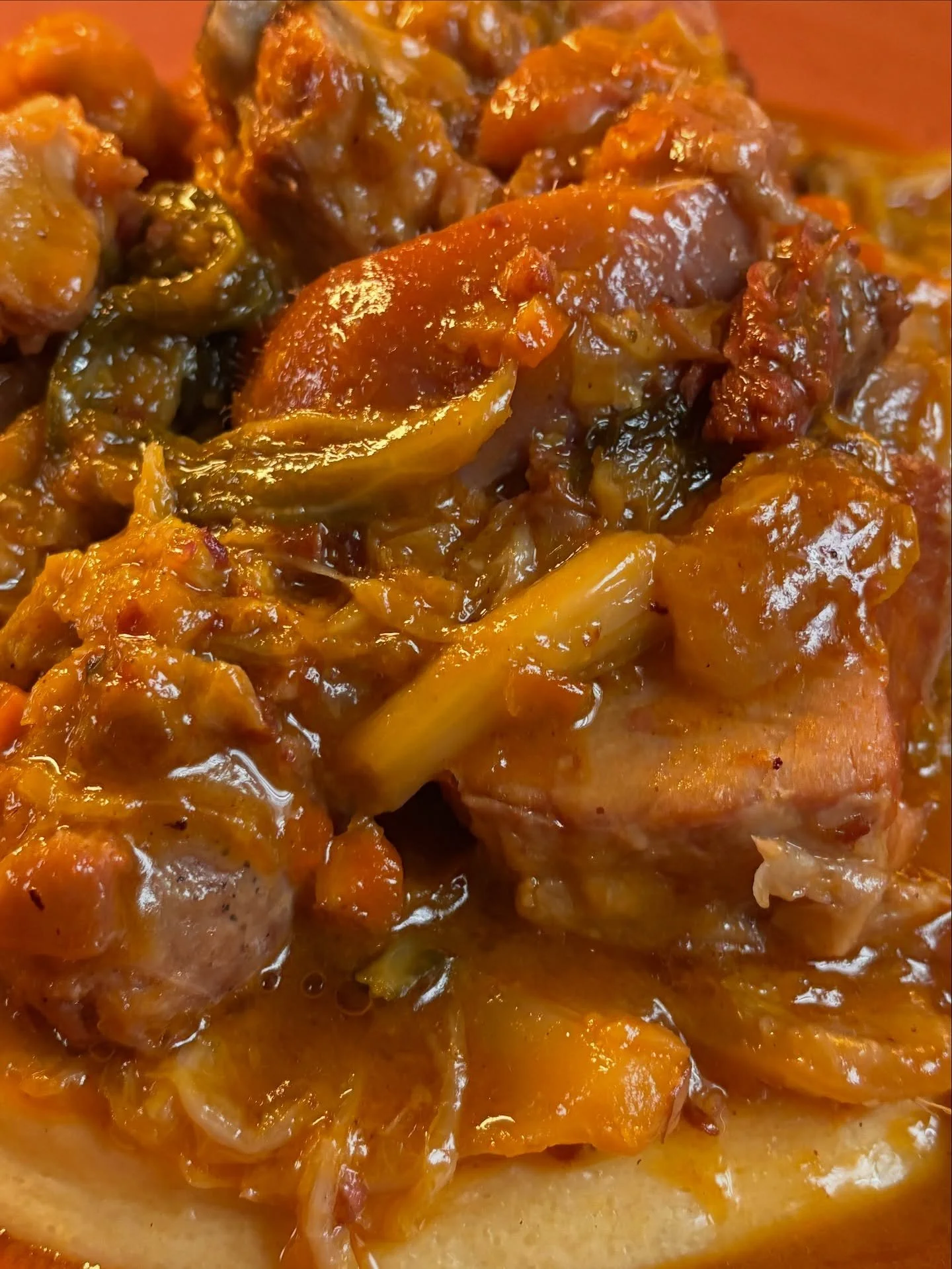 Casseula: tradizione, fascino, carattere

La proponiamo dal primo novembre ogni fine settimana al Ponte. Vi aspettiamo 🧡

#tradizionemilanese #cassoeula #osteriadelpontetrezzano #osteriamilanese #milanofood #milanoatavola

@mattia.abussi.chef