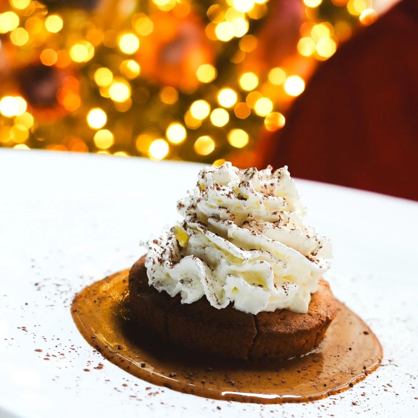 So sweet 🎄

&ndash; Sbrisolona, crema di nocciole e panna montata
&ndash; Semifreddo alle castagne con salsa di cachi
&ndash; Pastrocchio
&ndash; Tiramis&ugrave;

Vi aspettiamo ✨
