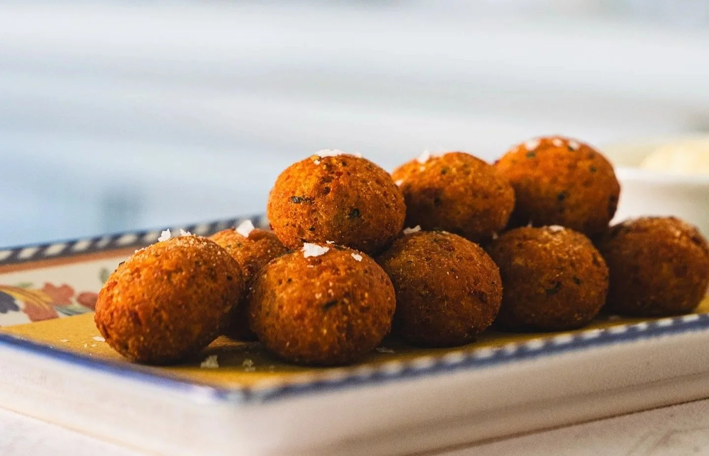 Mondeghili alla milanese preparati secondo la ricetta tradizionale.