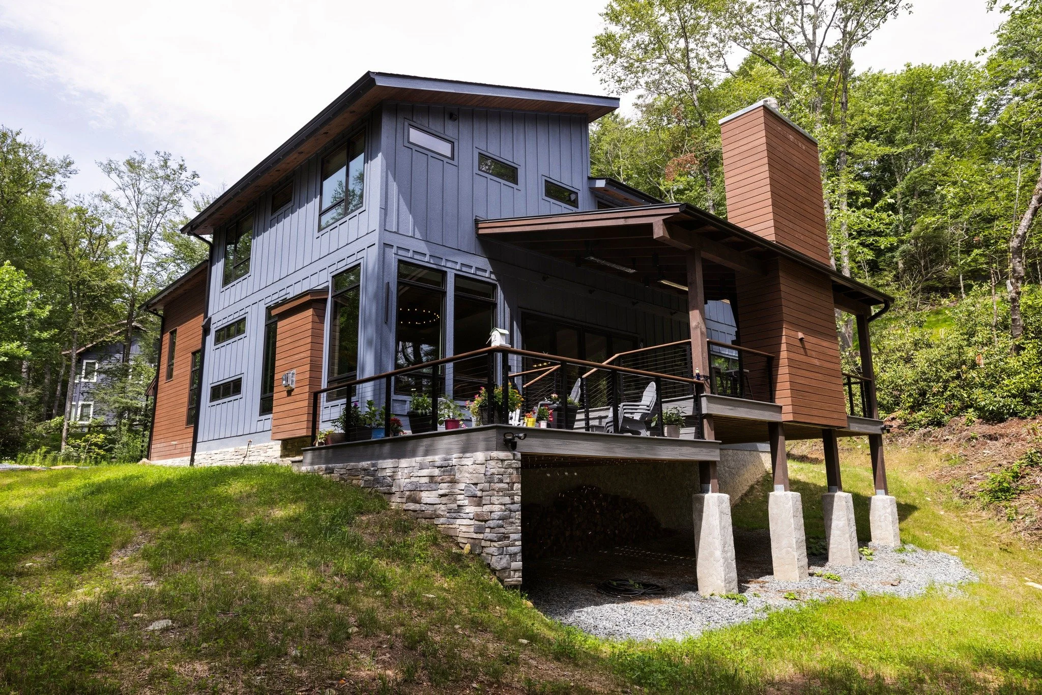 Who doesn't want to spend time outside when you're in the mountains? ☀🌳

We love creating cozy, comfortable spaces where you can enjoy the natural beauty our region has to offer...even when you're outdoors. Summer nights are just around the corner! 