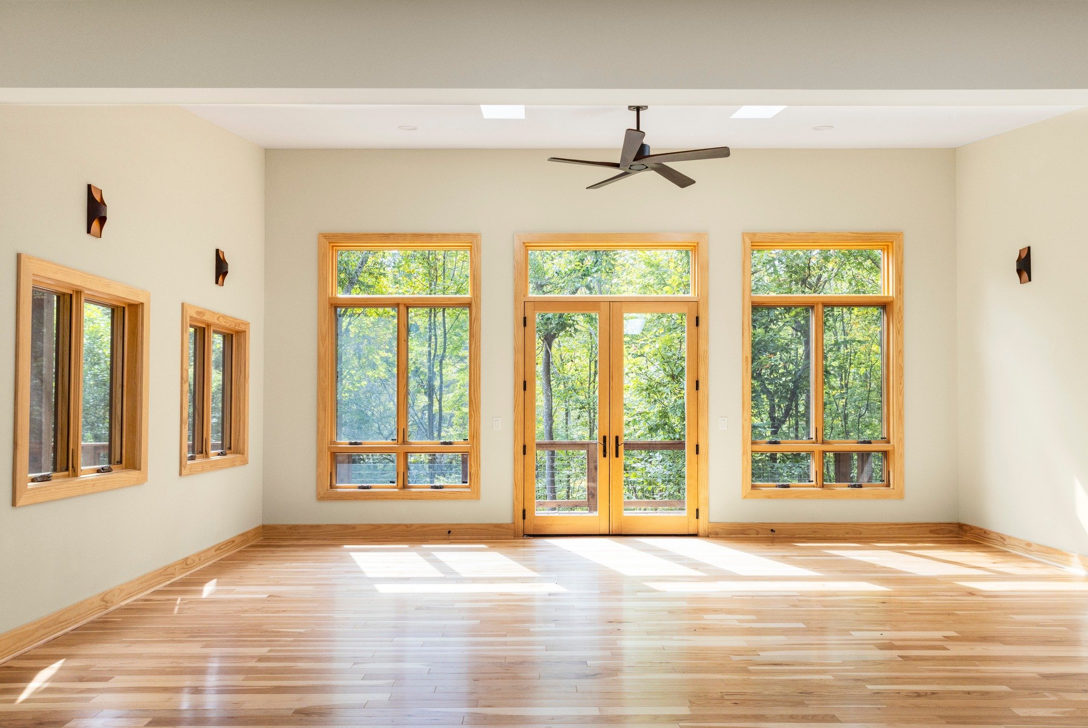 We love building homes that highlight the beauty of the Blue Ridge Mountains. This retreat nestled in an American beech forest makes you feel right at home in the trees 🌳