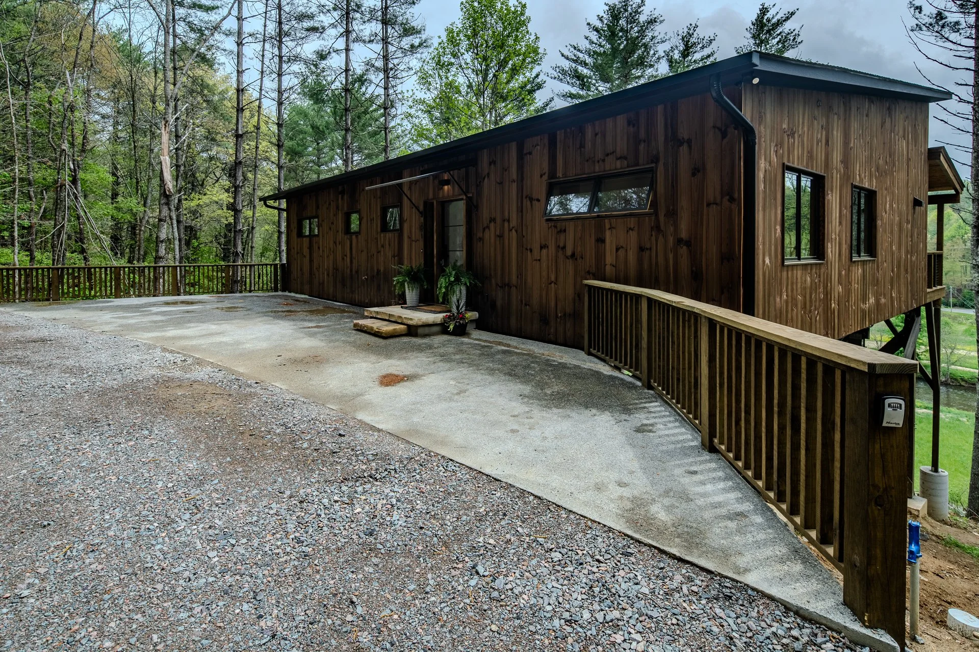 Large 1920 X 1080-4.jpg