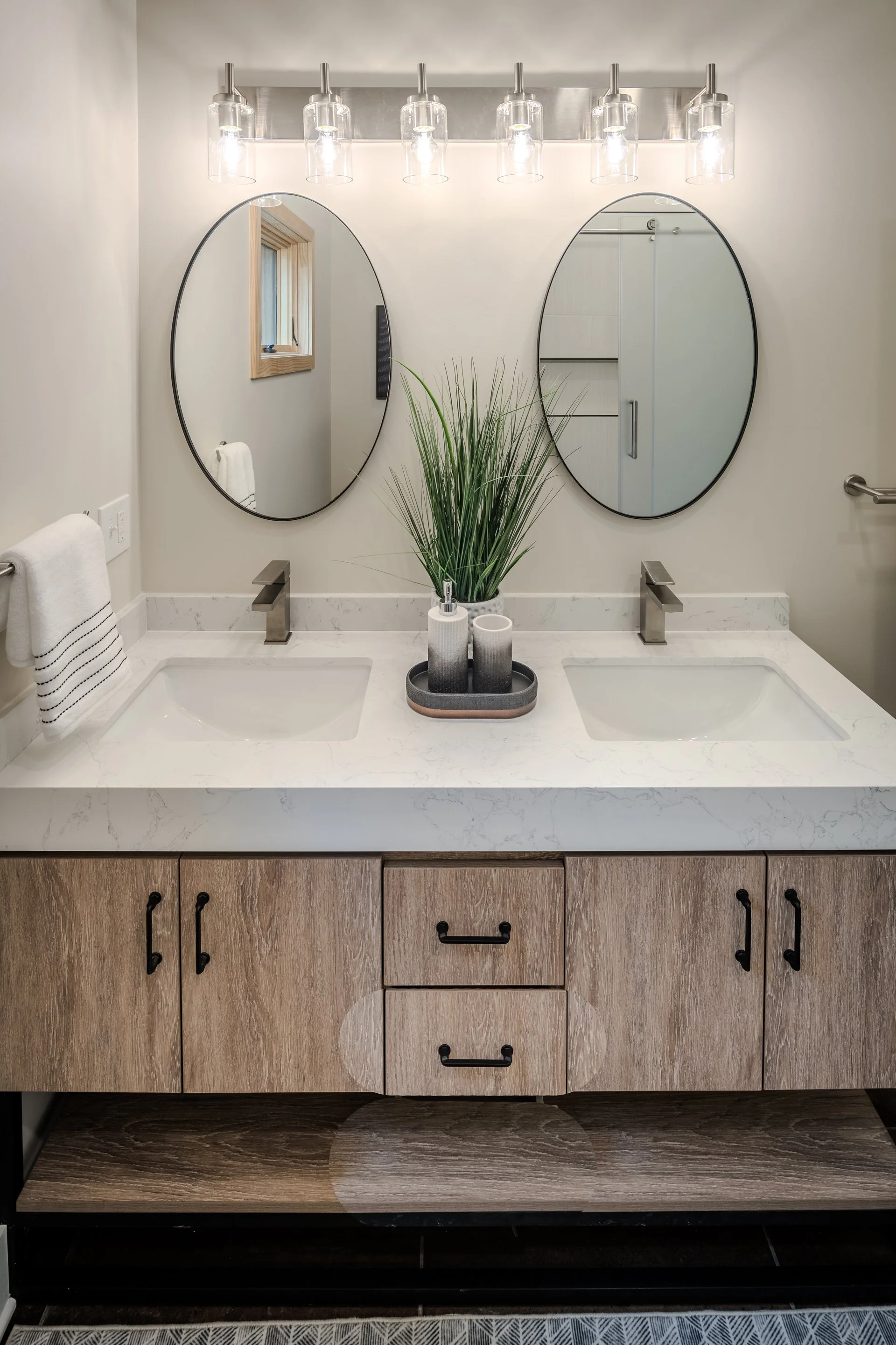 Large 1920 X 1080-30.jpg