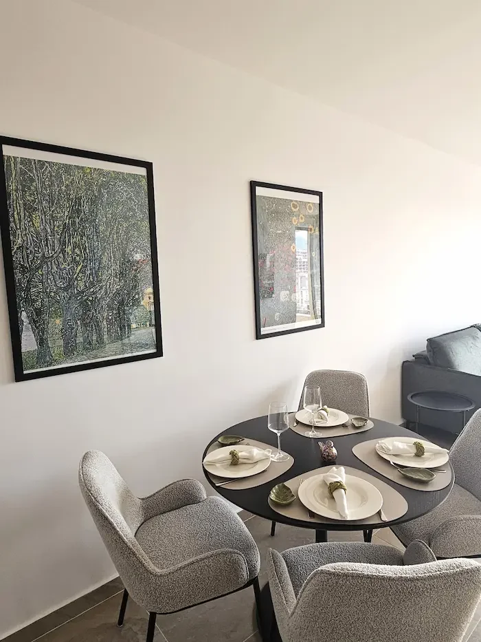 dining zone and table decor
