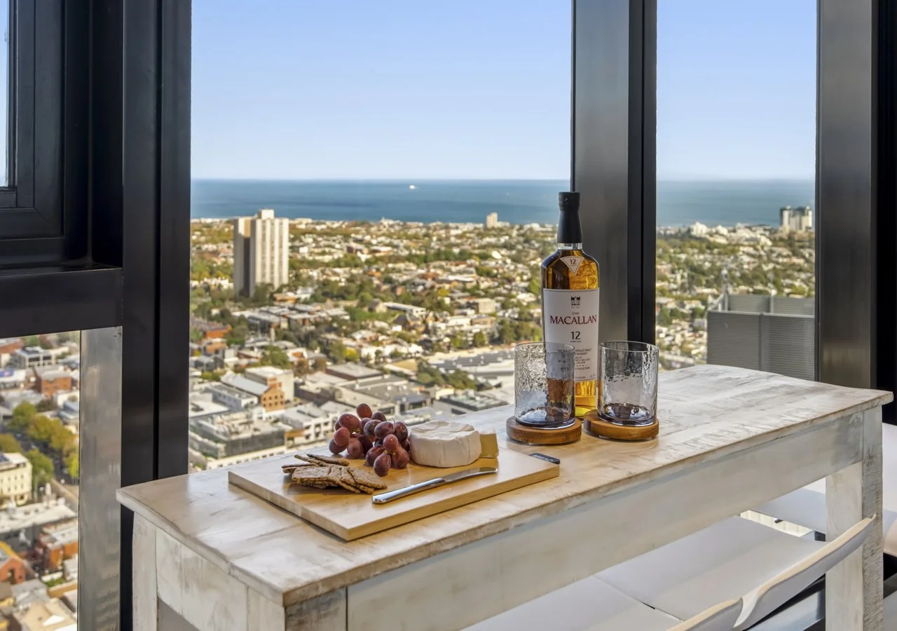 Southbank apartment overlooking Melbourne 
