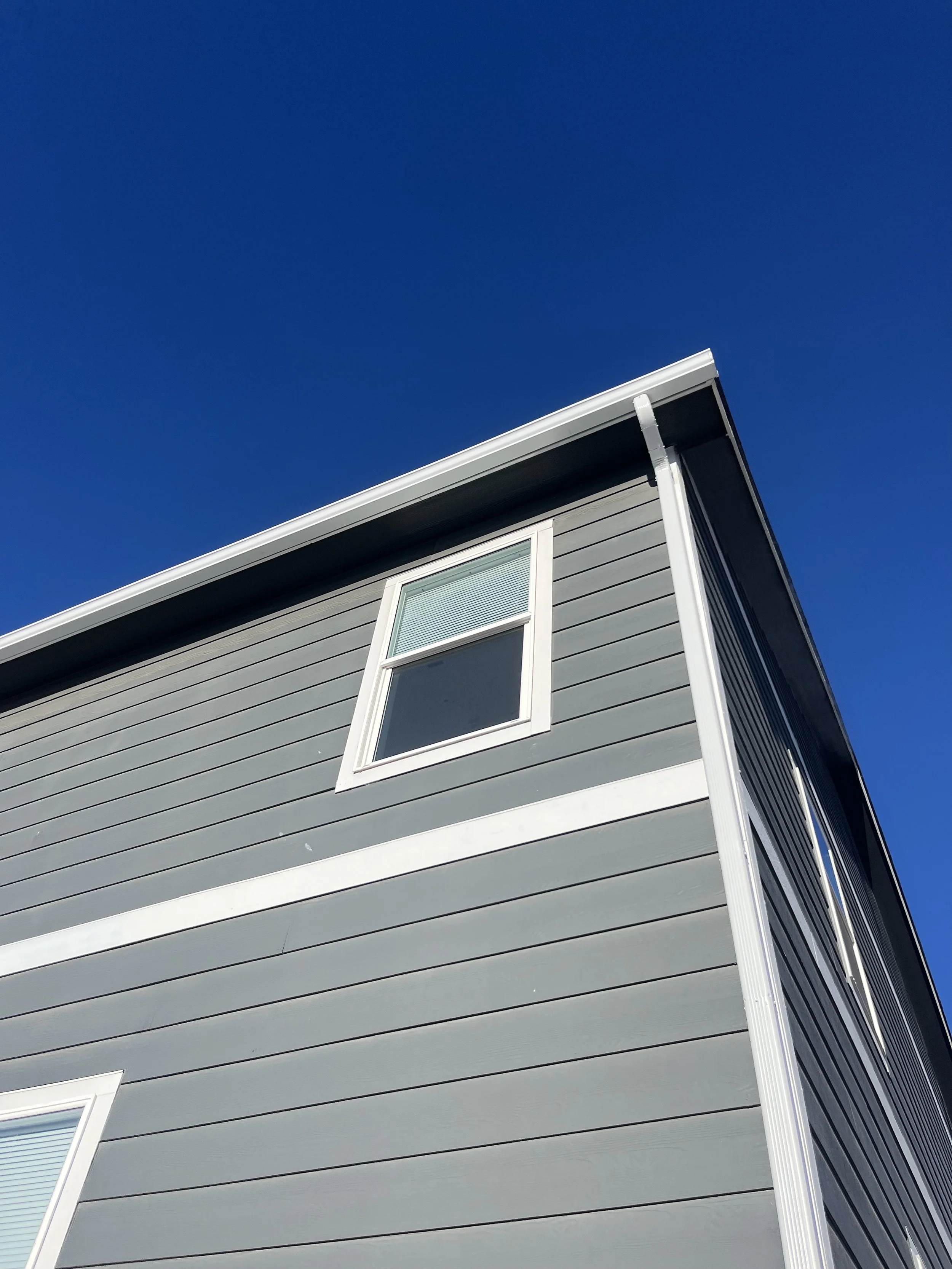 This window replacement took us 2 hours and it now looks brand new.