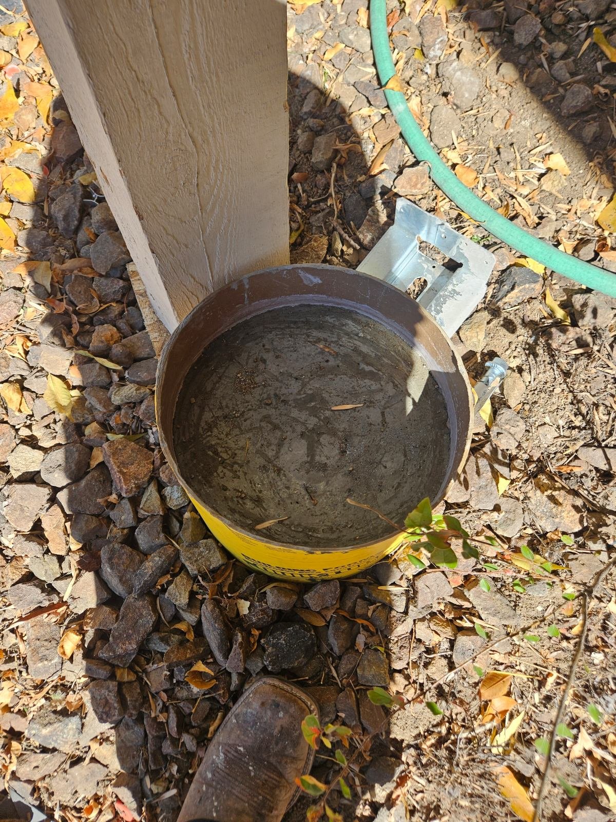 New post and now a cement boot to help with the snow on the ground. The cement boot will help the post be even more sturdy and the wood won't absorb the water from the melting snow and wont rot the wood again. 