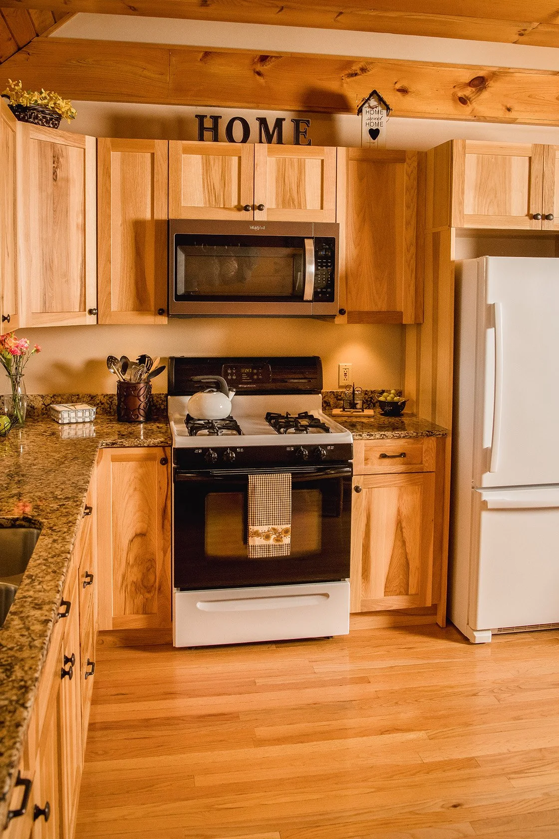 Cloutiers Loop Kitchen 3.jpg