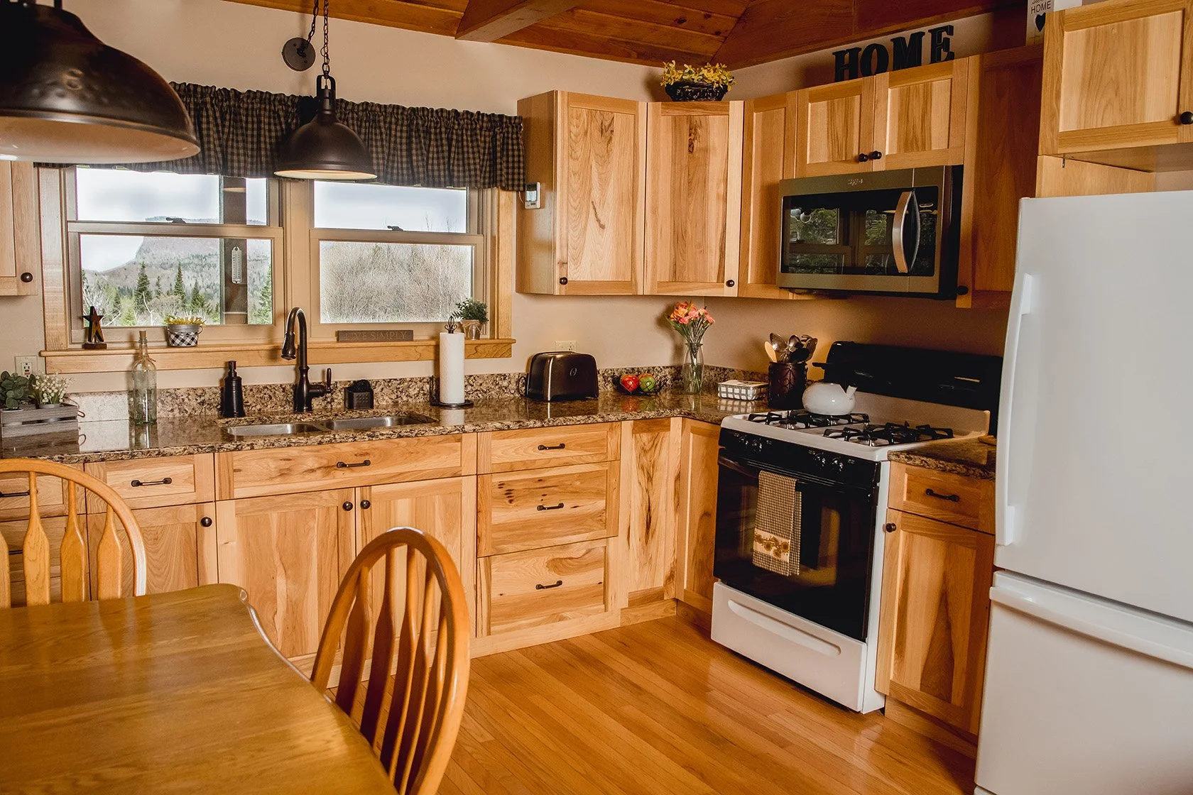 Cloutiers Loop Kitchen 1.jpg