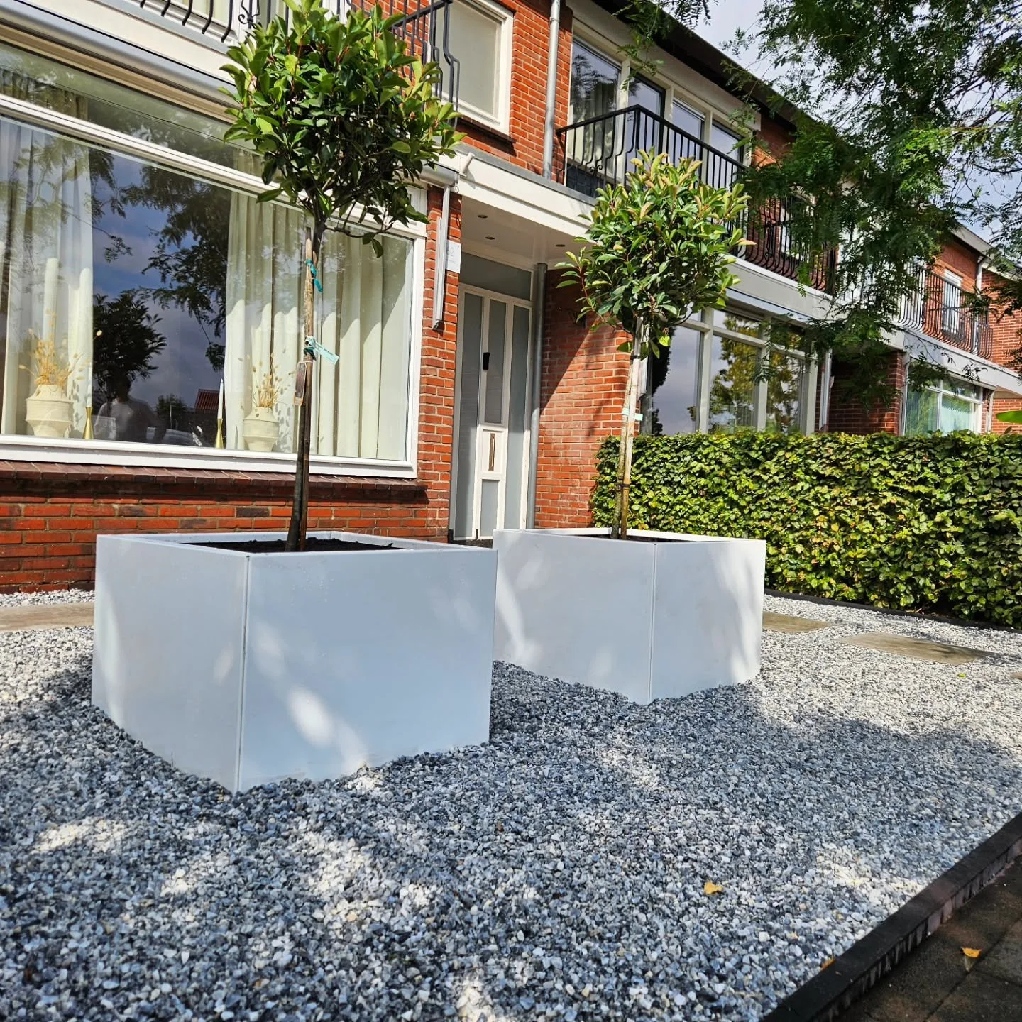 Deze week hebben we weer 2 mooie, onderhoudsvriendelijke voortuinen opgeleverd.