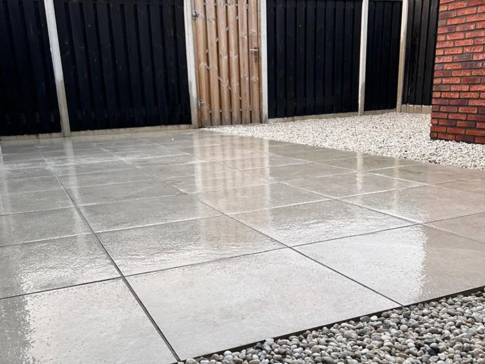 Rachel en Richard zijn twee echte toppers. Ze weten van aanpakken en hebben binnen 2 dagen onze tuin afgegraven en helemaal opnieuw opgebouwd. We zijn enorm blij met het resultaat.