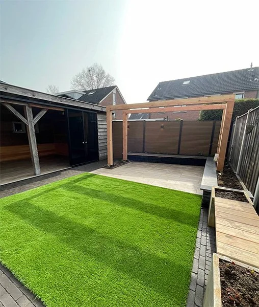 Rachel en Richard hebben mijn tuin een fantastische make-over gegeven! Ze zijn allebei harde werkers, fijne en duidelijke communicatie. Ben er heel erg blij mee.  Laat de zomer maar komen!