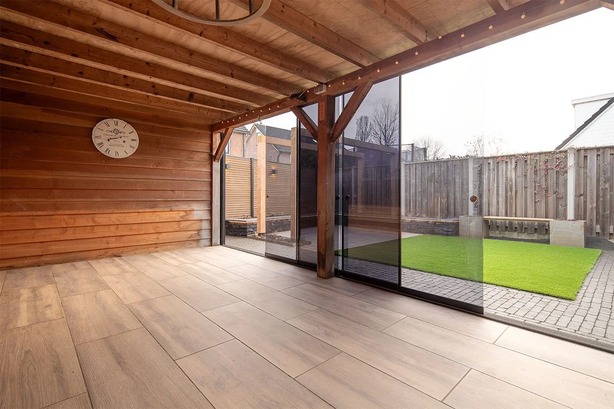 overkapping laten plaatsen door timmerman en hoveniersbedrijf voor de complete voortuin aanpakken in rijssen