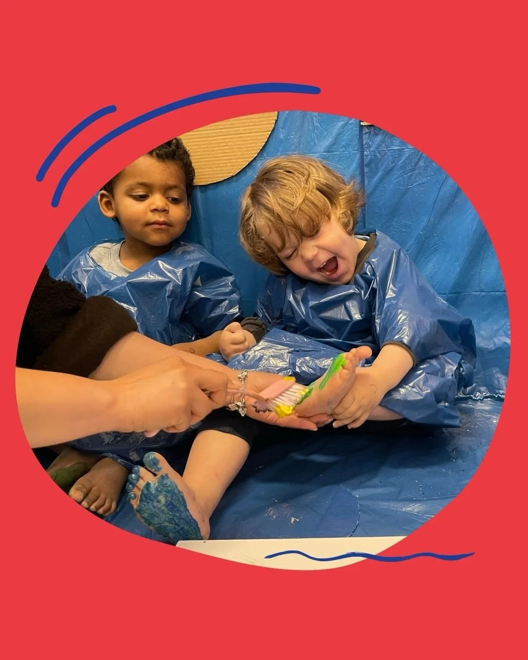 Ik ben een kunstenaar 🎨✨

- 𝙀𝙣𝙜𝙡𝙞𝙨𝙝 𝙗𝙚𝙡𝙤𝙬 -

Tijdens dit thema veranderen onze kleine ontdekkers in echte kunstenaars! Met verf, kwasten, hun handen en zelfs voetjes maken ze de mooiste creaties op het doek. 🖌️💙

Lekker kliederen en ge