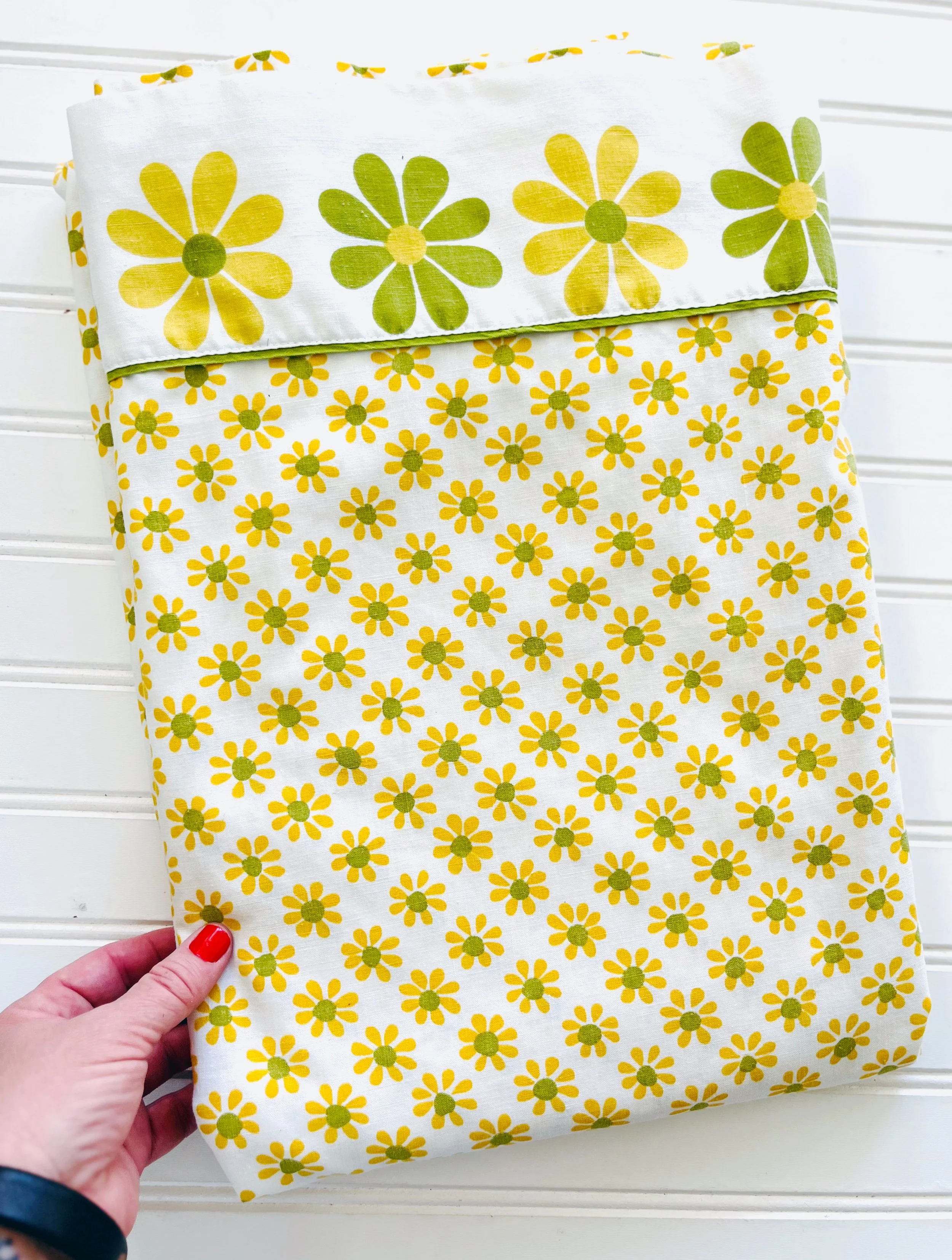 Vintage Daisy Full Flat Sheet | Yellow & Green Retro Floral Bedding
