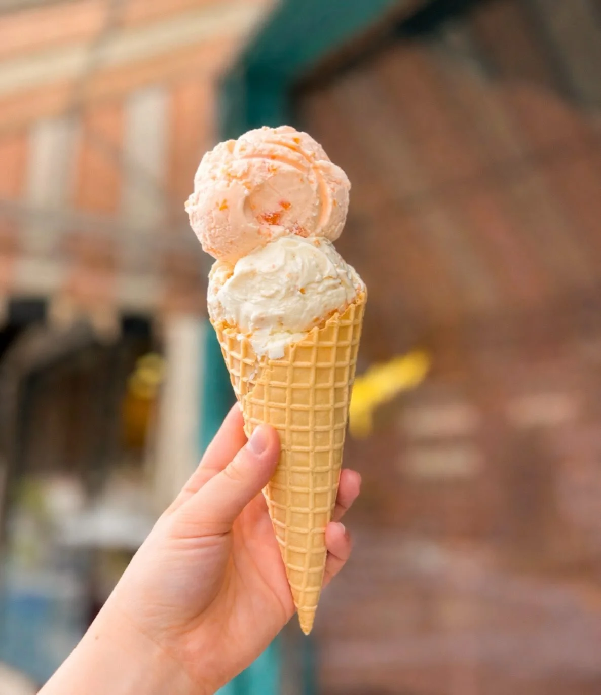 CHEEKY PEACHY + TOASTED COCONUT 
Name a better combo for a Saturday 🍑🥥🍑🥥🍑