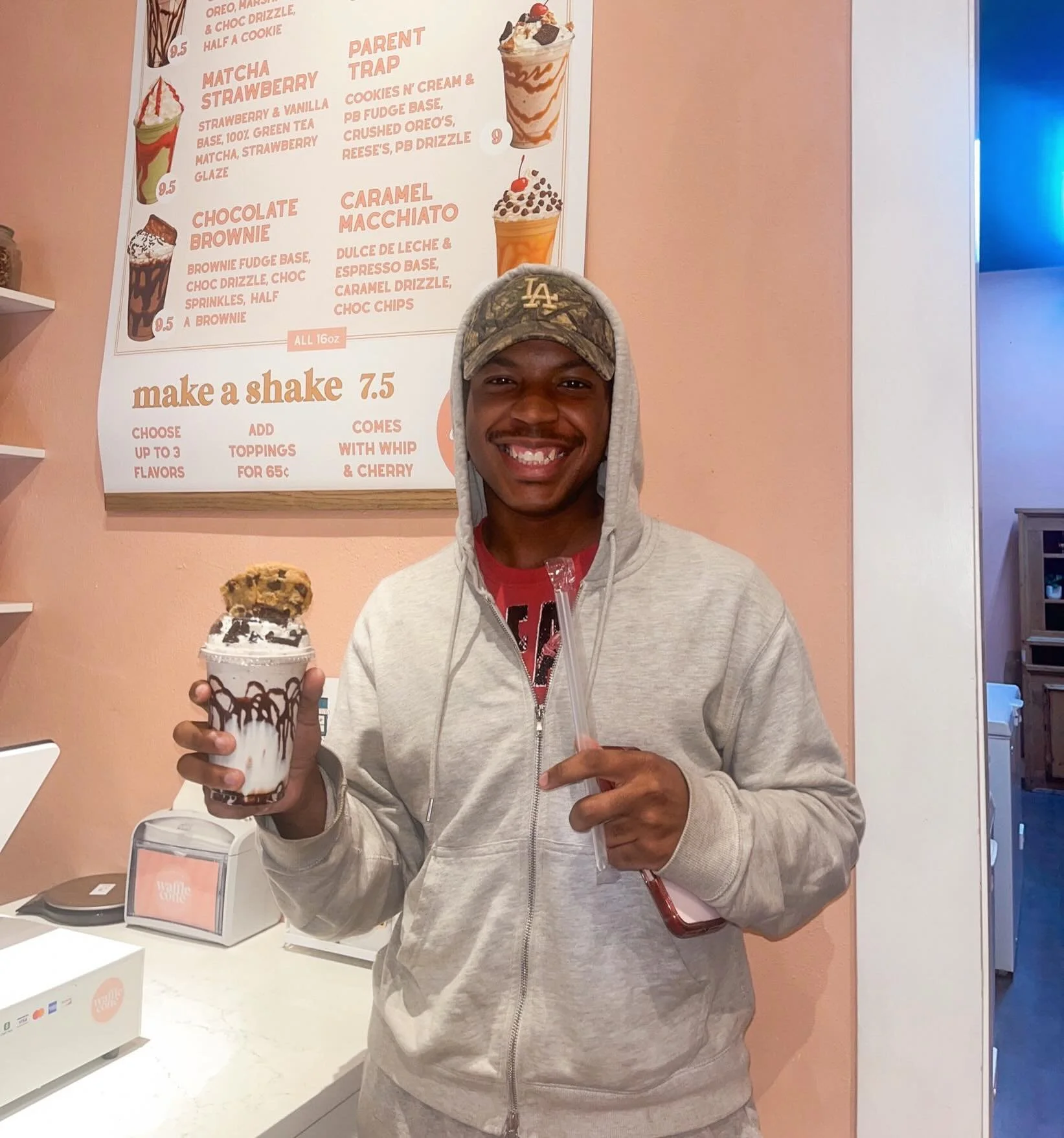 Need a mid-week pick me up?! try a DOUBLE COOKIE MILKSHAKE 🍪🍪🍪

Oreos, cookie dough, and yes, that&rsquo;s a cookie on top 🙂&zwj;↕️