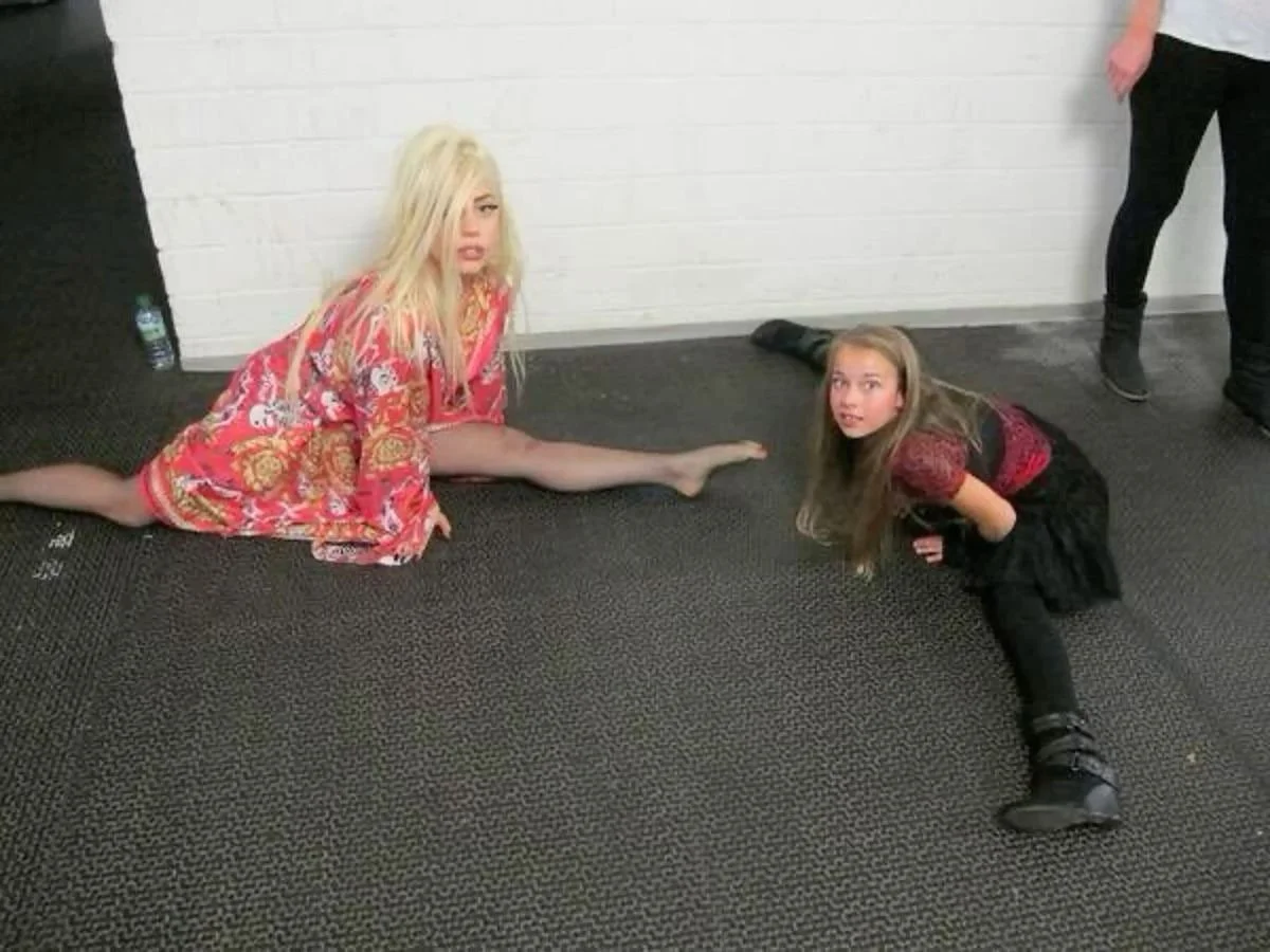 splits!! 

#gaga