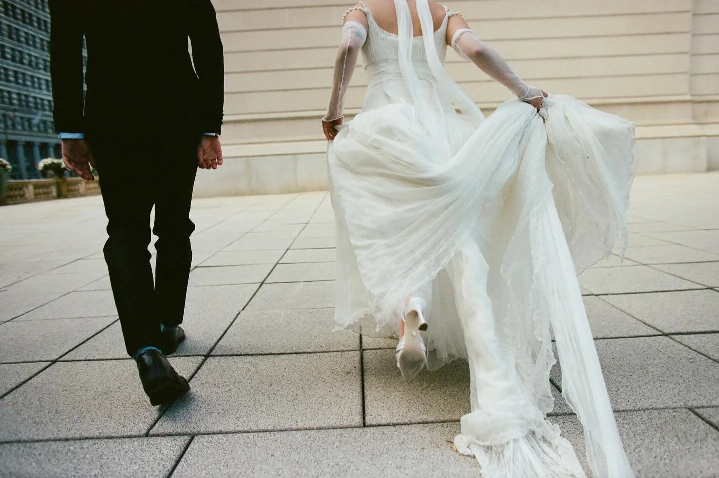I literally gasped when @bellowsfilmlab sent this scan back. 

Planning @shh.events 
Venue @thelibraryat190 @palmerhousehilton 
Photo @cassieannaphotography 
Catering @maisoncuisinechicago 
Florist @theflowergirlcompany 
DJ @meromusicllc 
Dress: @sho