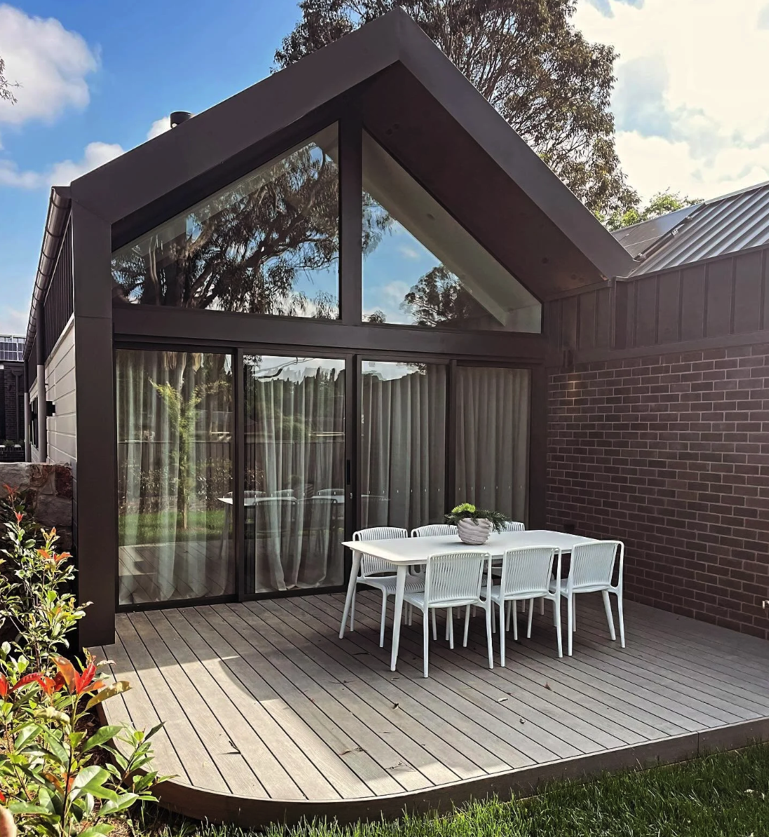 decking at kangaloon road installed on a new build composite decking