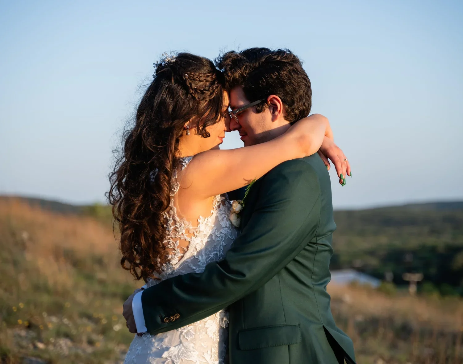 Strike a Pose! Must-Have Poses for Romantic, Timeless Images