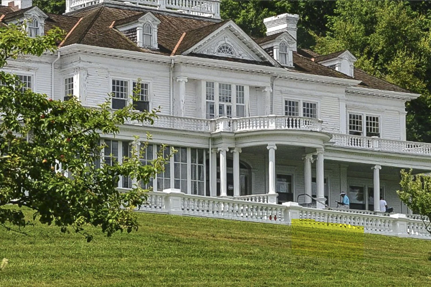 Asheville landscape artist Ray Byram at Moses Cone Manor Gallery along the Blue Ridge Parkway.