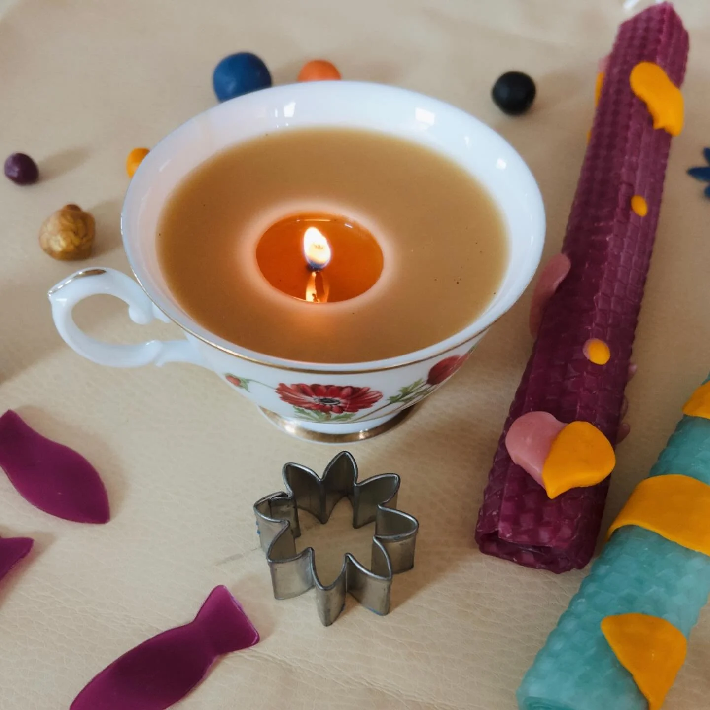 What a sweet and sensory morning we had today. A little orienting, grounding, and playing with beeswax! Celebrating today, six months, an upward dog pose, and the meltint of the snow ❄️☀️🐝 #waldorfinspired #babycircle #expressivearts #nervousystemre