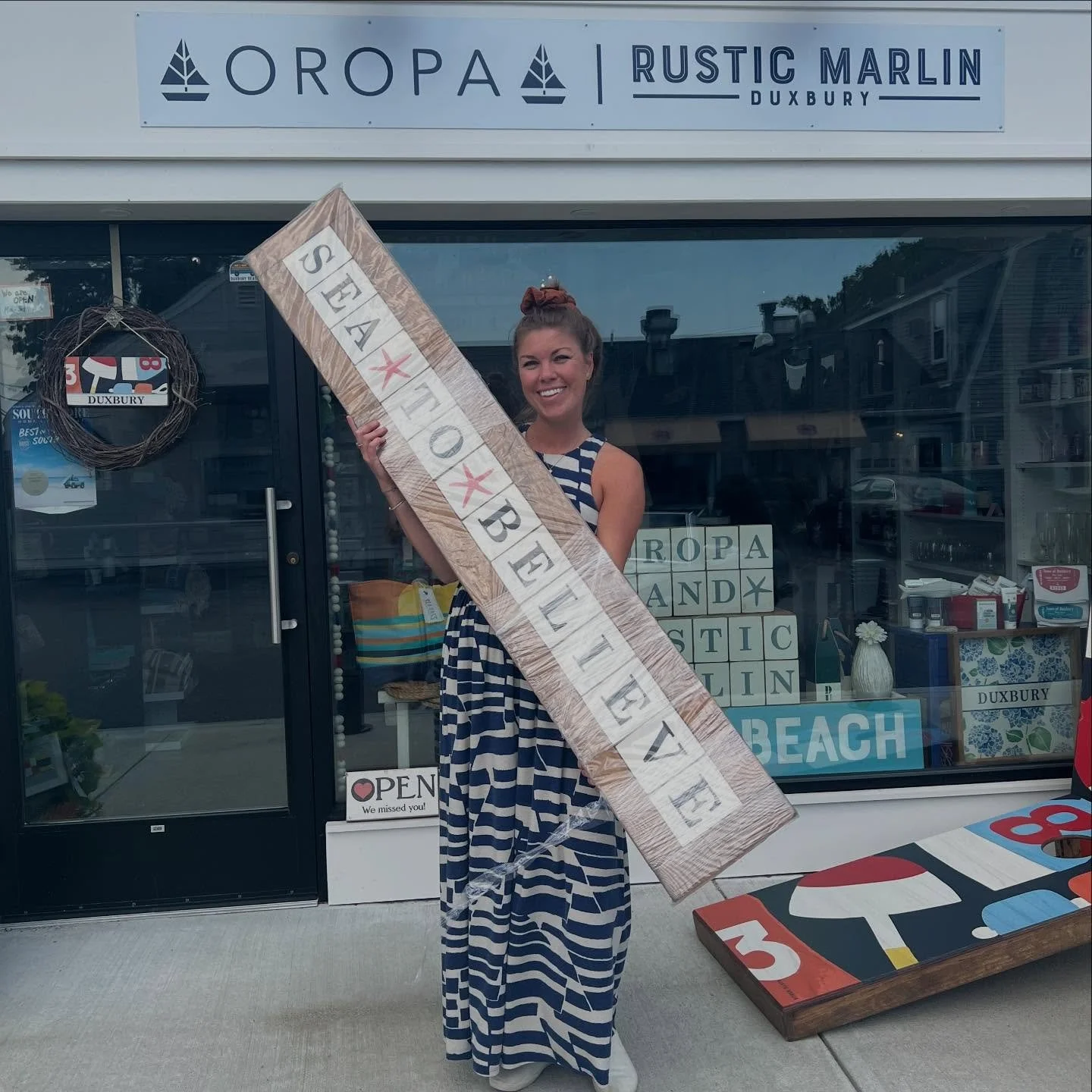 Sharing this throwback photo to 2022 when Sea to Believe transitioned from an instagram page to an expressive arts studio. This photo was taken at my absolute favorite gift shop on the south shore whete I got my first @rusticmarlin small business sig