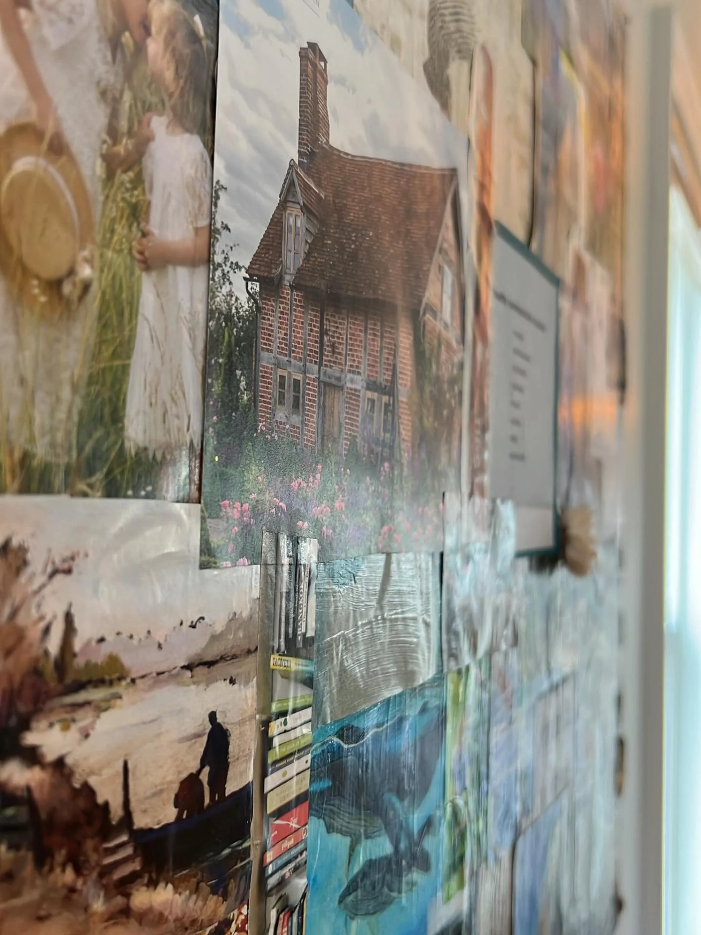 Last weeks collage workshop allowed me the time and space to reflect on the past year, cut collage to add over the weekend, and visit with our creators ✂️🌊