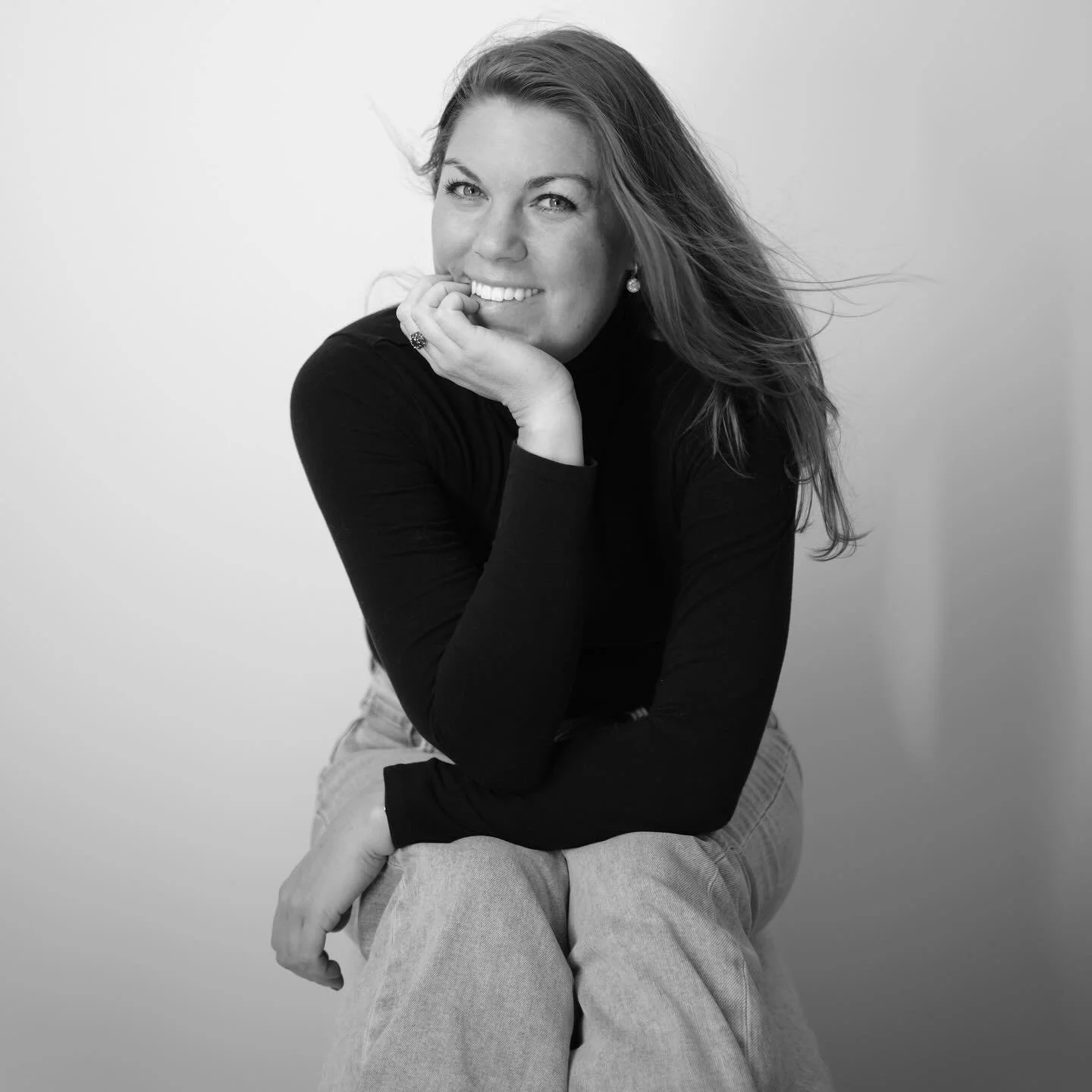 Meet Stacia 🌊

Stacia Boynton is a Licensed Mental Health Counselor with a Specialization in Expressive Arts Therapy who blends psychology, neuroscience, somatics, and creative practices to support emotional regulation and resilience across the life