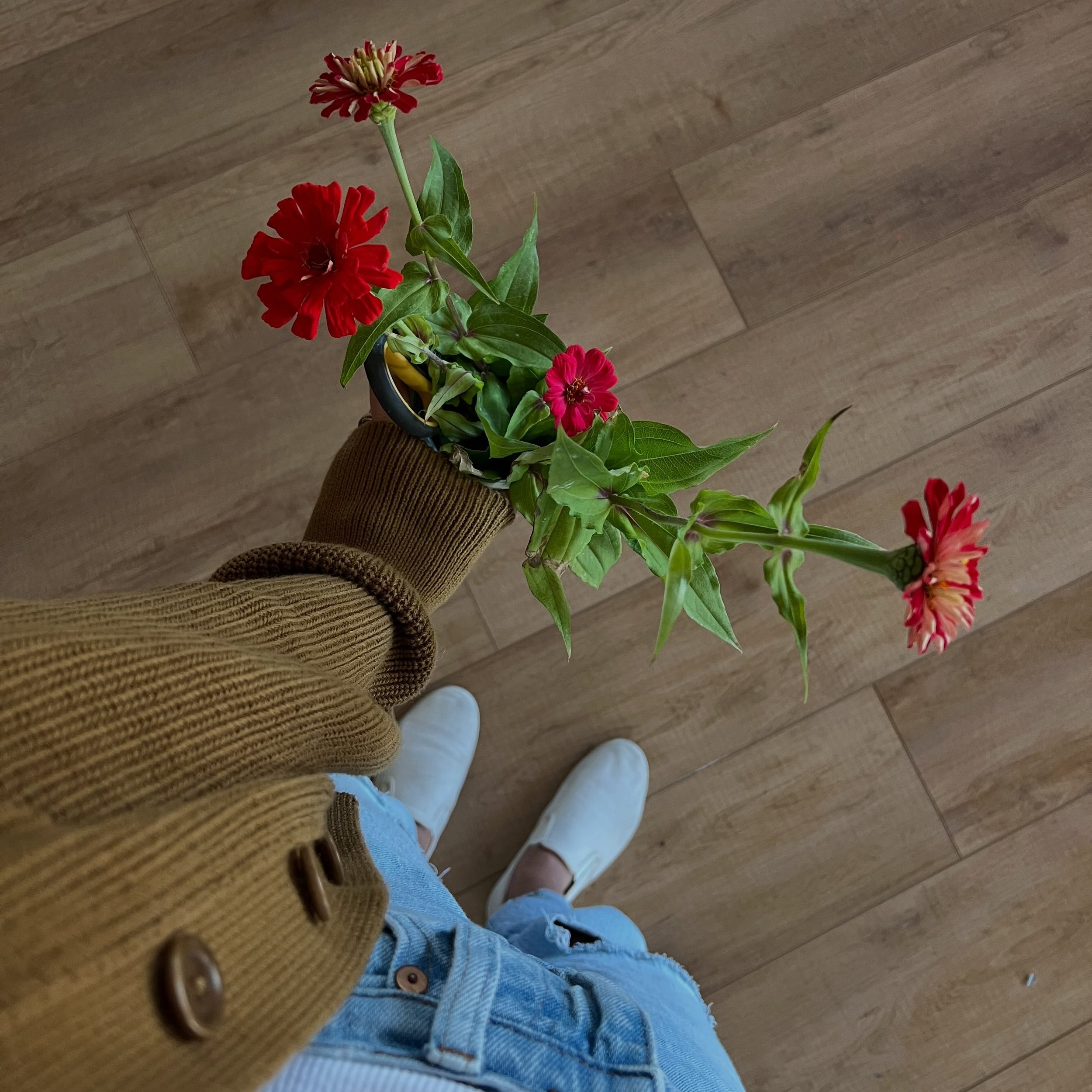 Our final flower bouquet gathering is happening today! Next month we will be using the flowers we have dried throughout the summer months to decorate botanical pumpkins. These creative gatherings are for everyone!