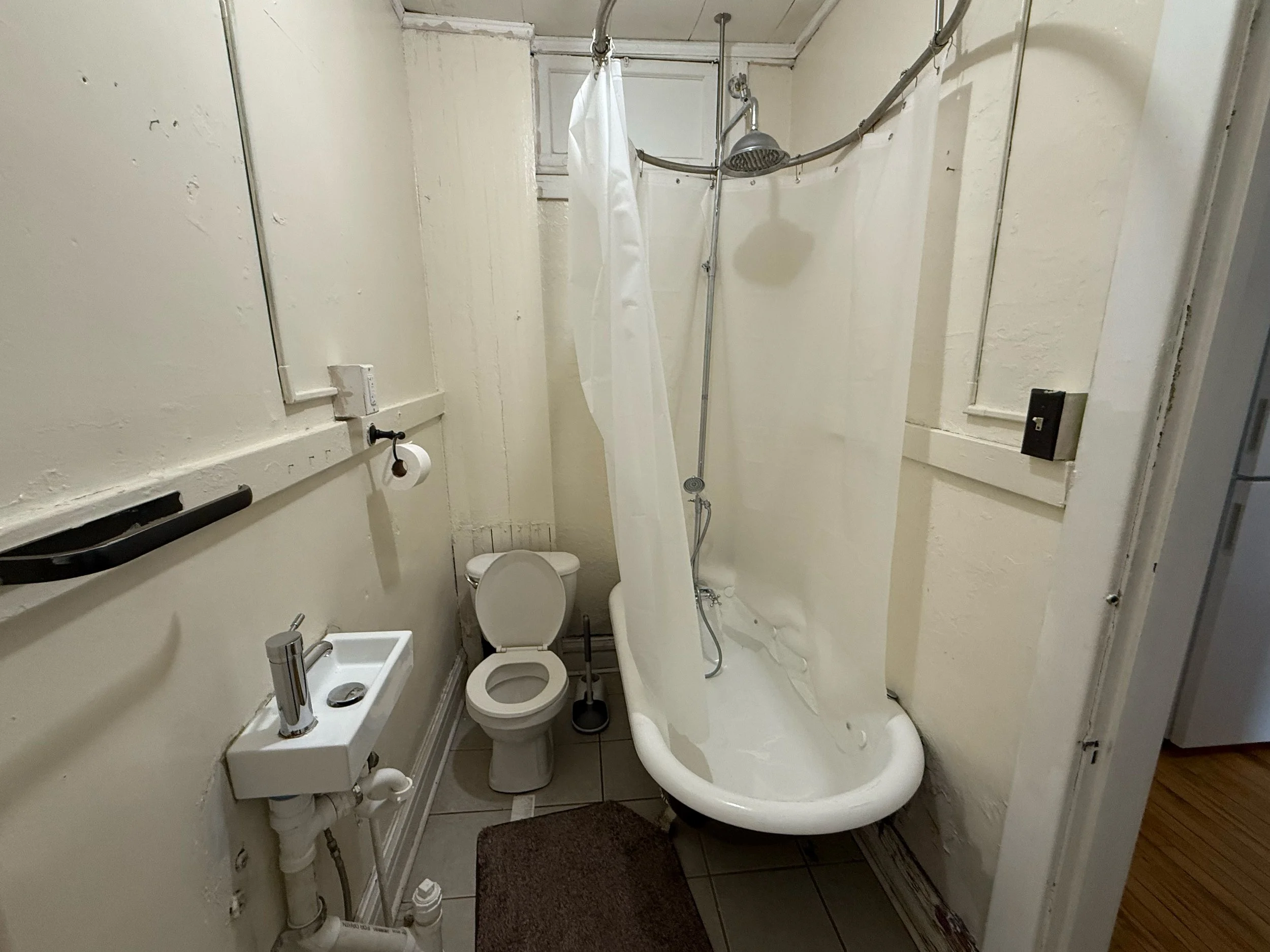 bathroom1.jpg
